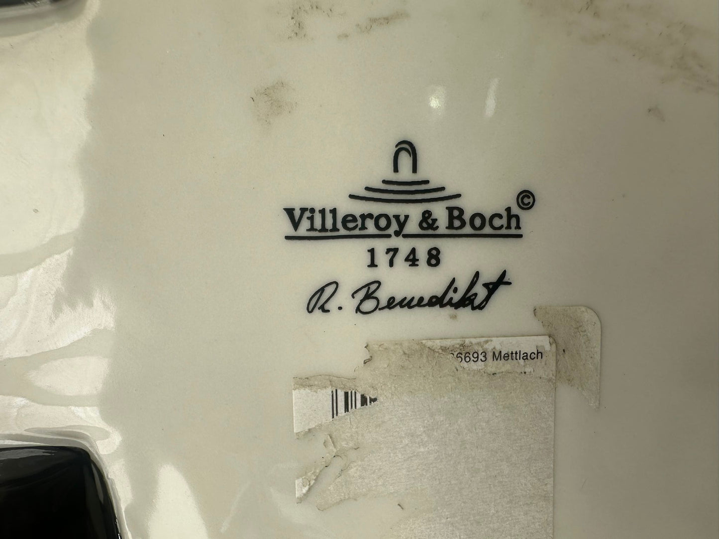 Villeroy & Boch Benedikt automobile, old timer pink Cadillac with pair of cats