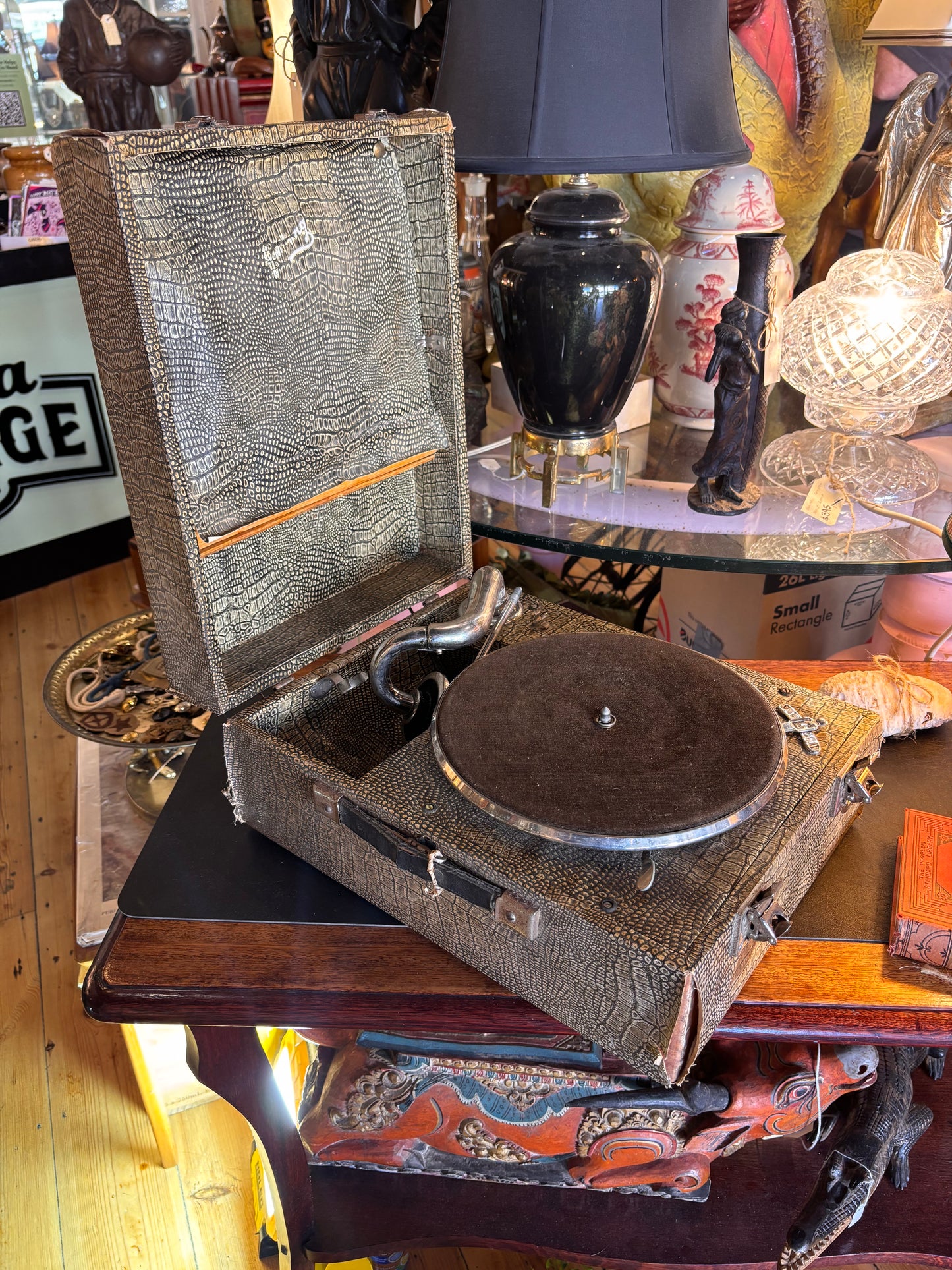 Vintage Goldring Portable Gramophone – 1930s Crocodile-Case Hand-Crank Phonograph