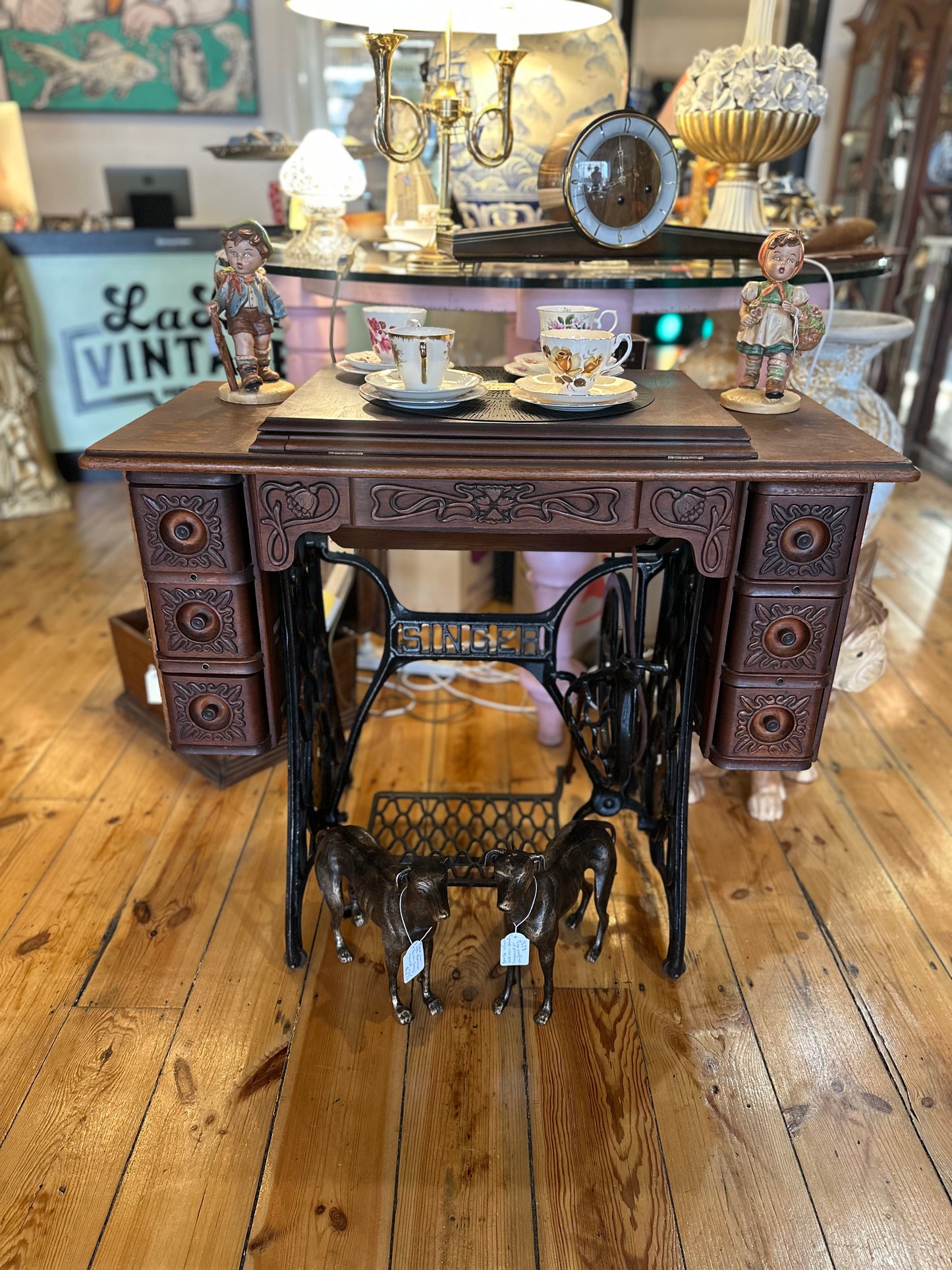 Antique 1906 Singer Treadle Sewing Machine Cabinet | 6-Drawer Embossed Oak Parlour Table in Fully Serviced Working Condition!