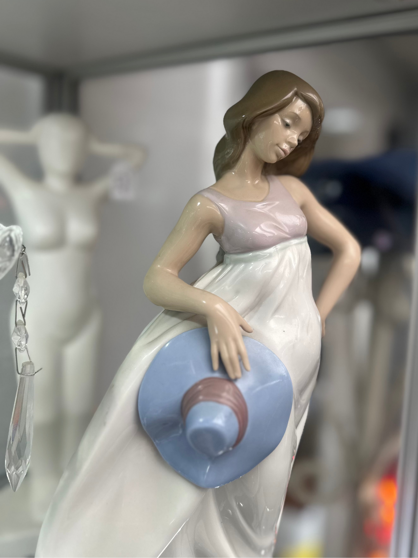 Vintage Nao by Lladró Spanish Porcelain Figurine - Elegant Girl/Young Woman Holding Sunhat (DAISA 1992)