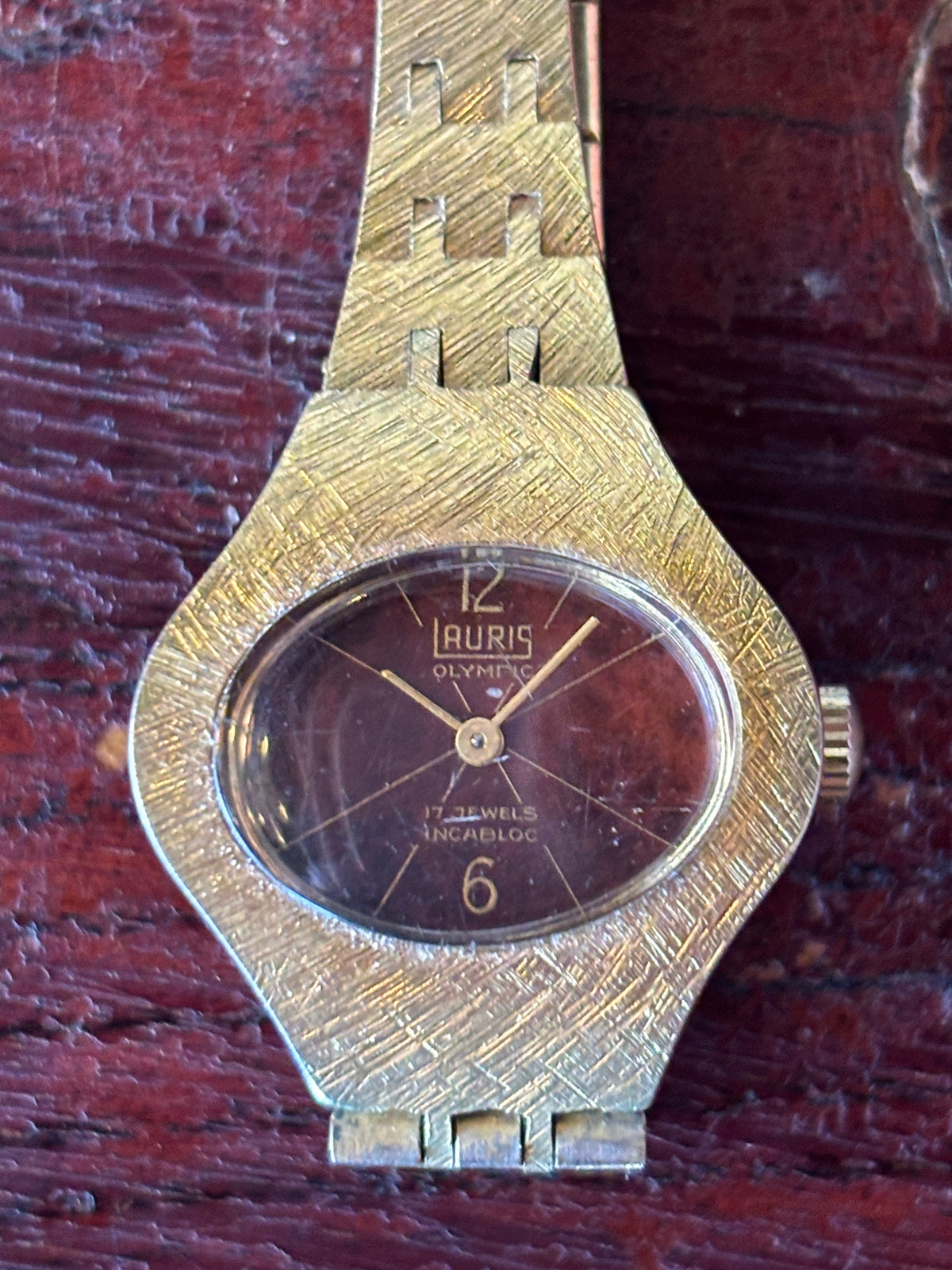Vintage 1970s Lauris Olympic Ladies Mechanical Watch – Oxblood Dial & Textured Gold Bracelet