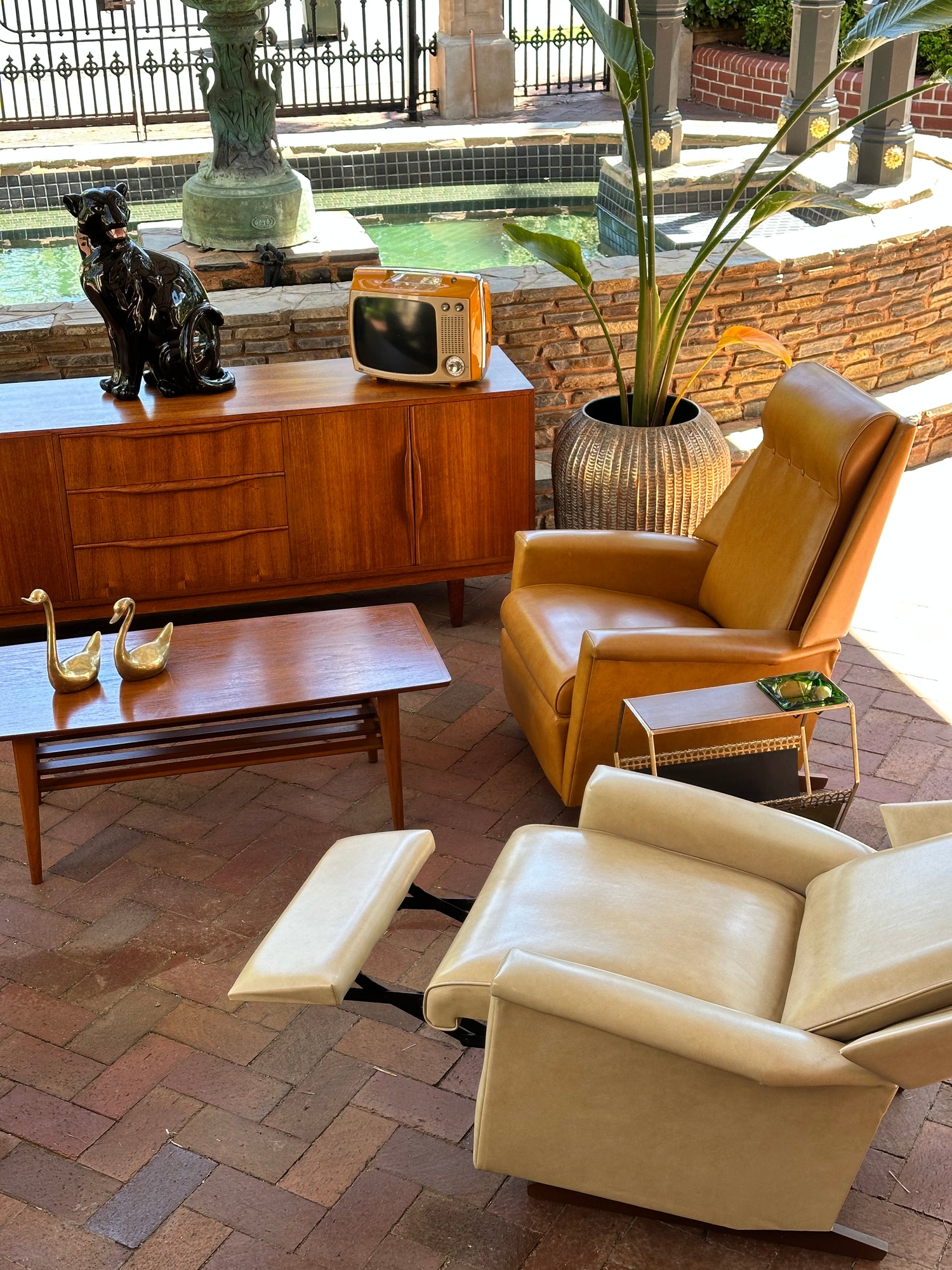 Mid Century Modern Furniture & Decor