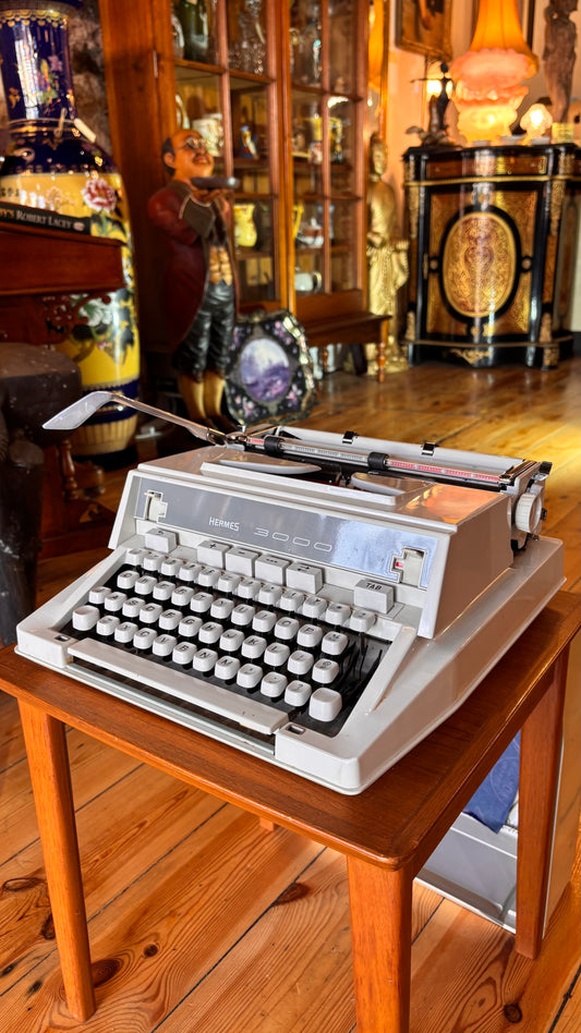 Hermes 3000 Vintage Typewriter – Swiss-French Design Icon with Case