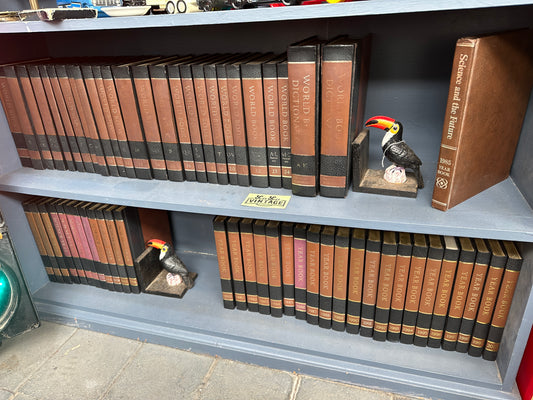 Vintage World Book Encyclopaedia - full set with Dictionaries and Science Year and Year Books (1980-2000)