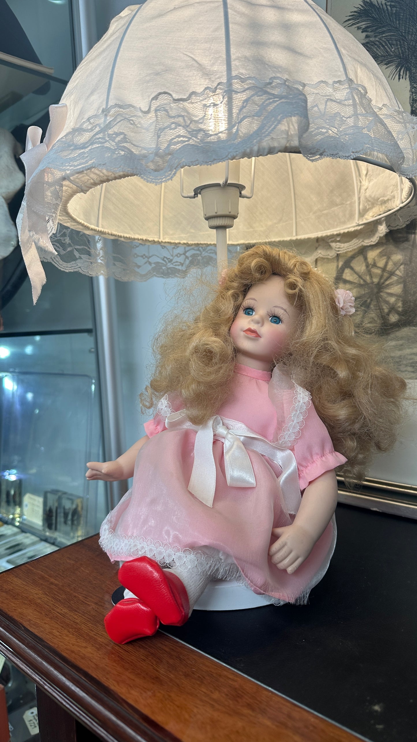 Vintage porcelain doll accent lamp