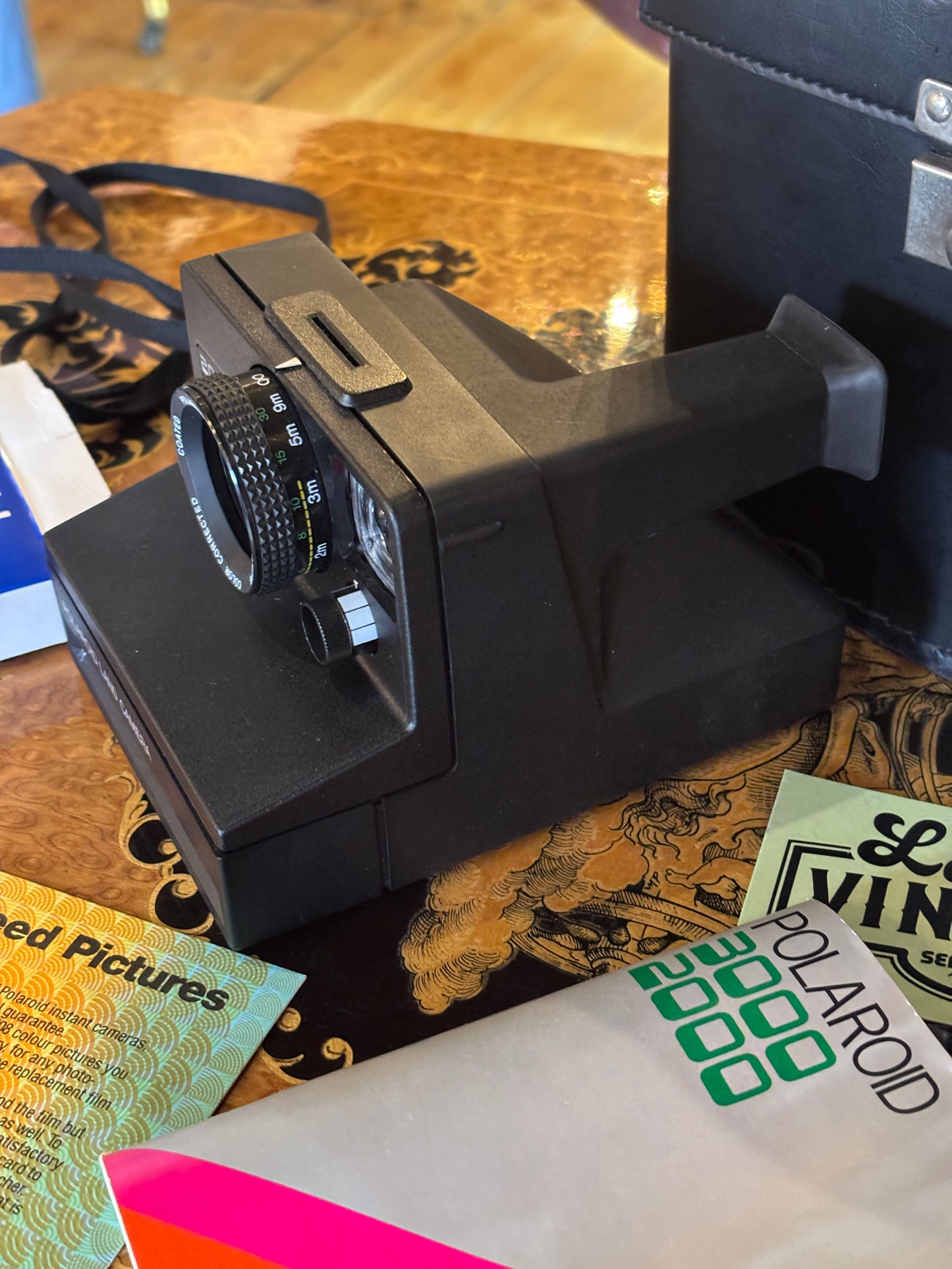 Vintage Polaroid 2000 Instant Camera Set – Complete in Case with Manuals