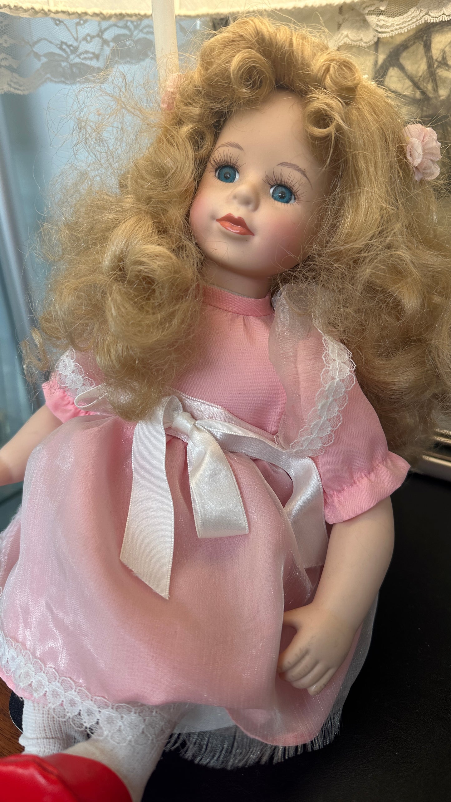 Vintage porcelain doll accent lamp