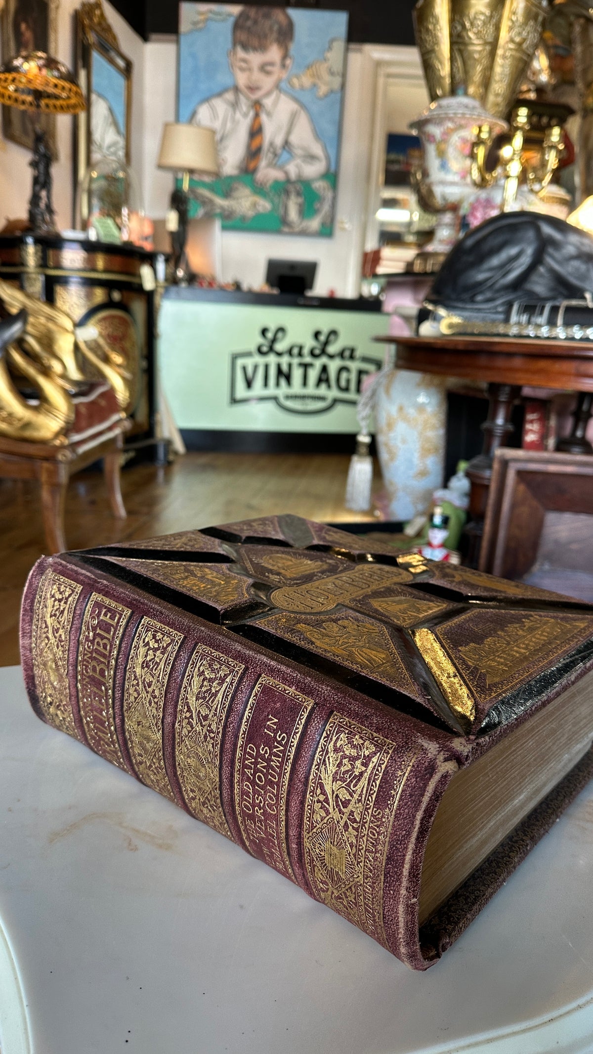 Pronouncing Parallel Bible, 1890s with over 2000 illustrations (some in colour) with indented leather binding