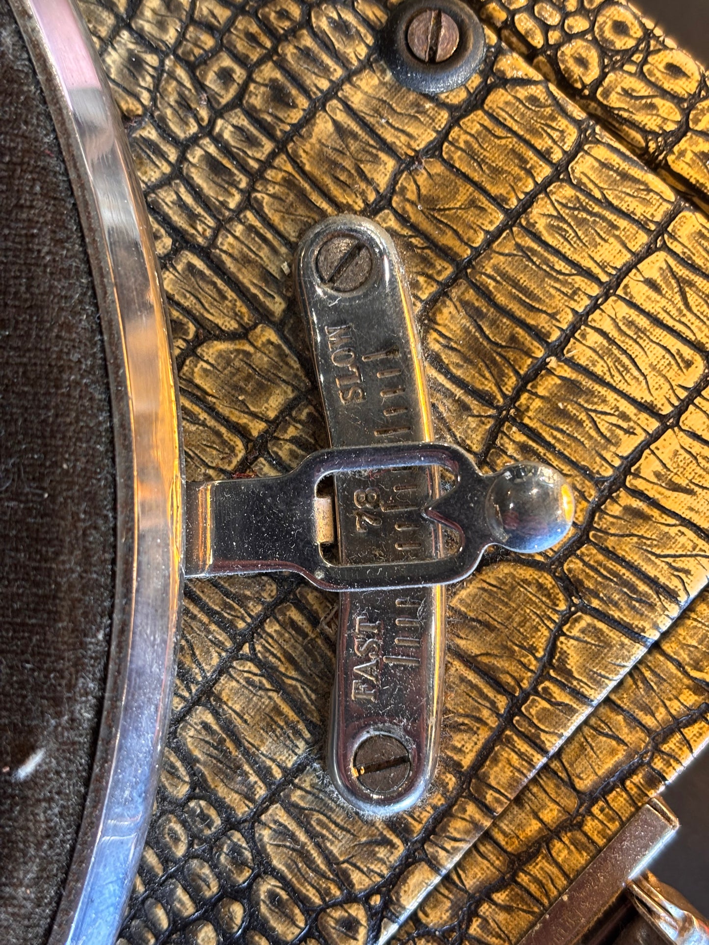 Vintage Goldring Portable Gramophone – 1930s Crocodile-Case Hand-Crank Phonograph