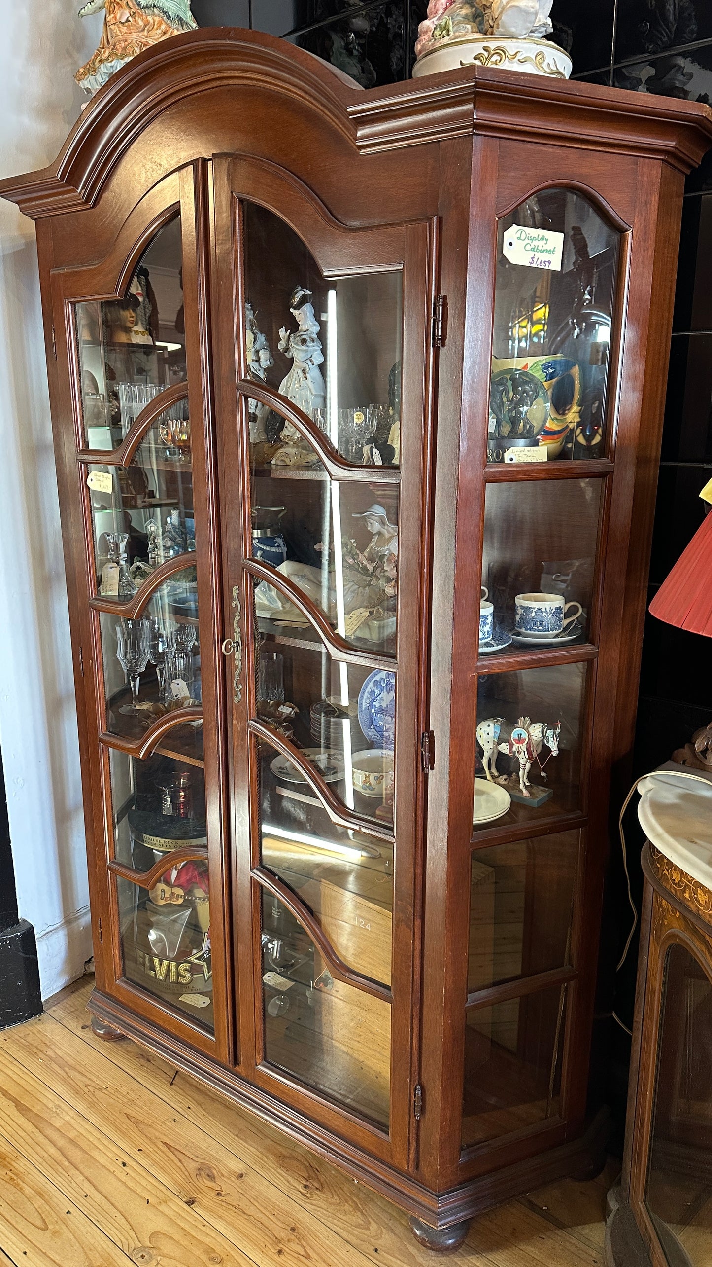 Display cabinet (or vitrine) featuring glass doors and side panels, with key