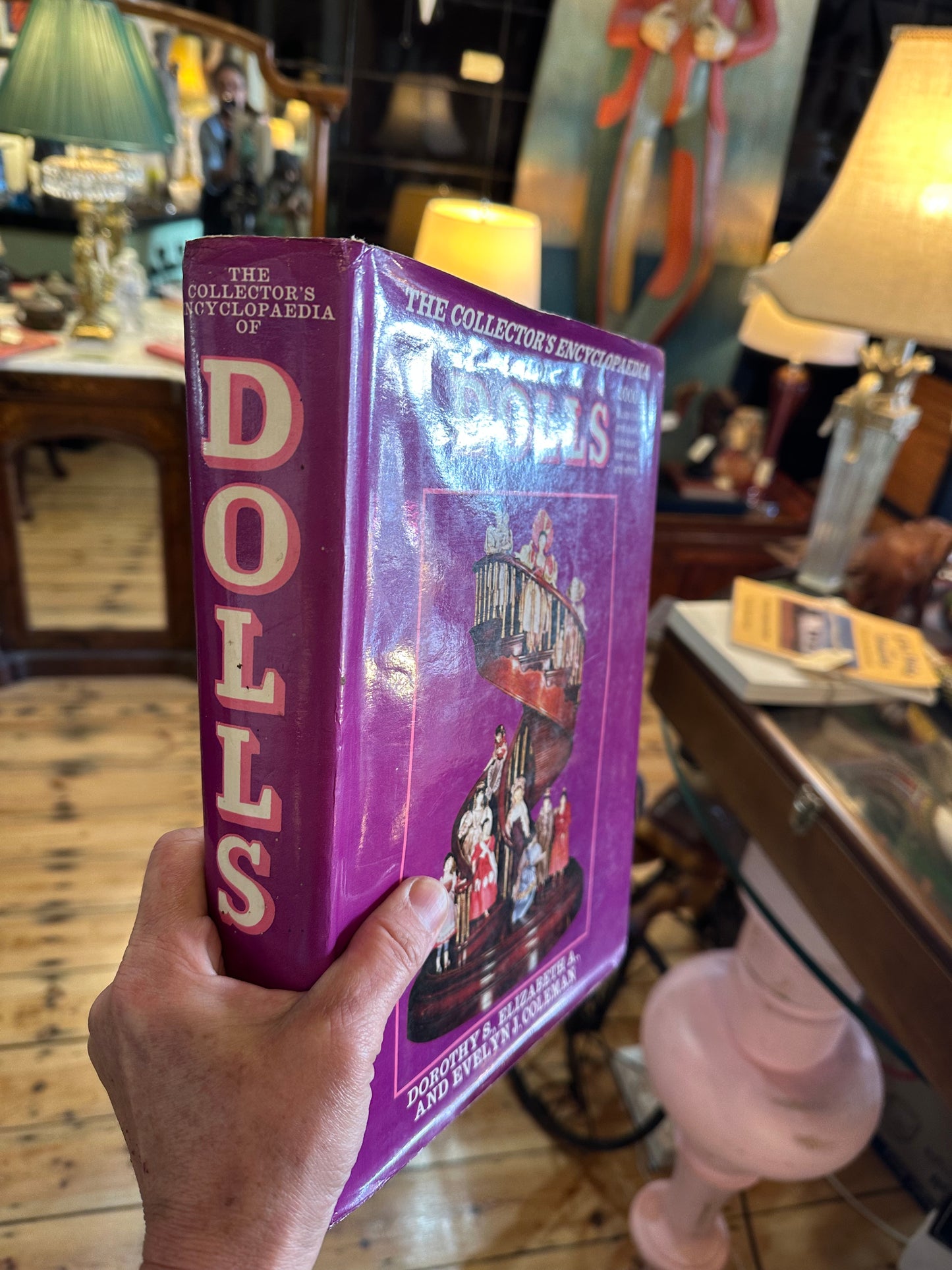 Collector's Encyclopaedia of Dolls, Reference Book