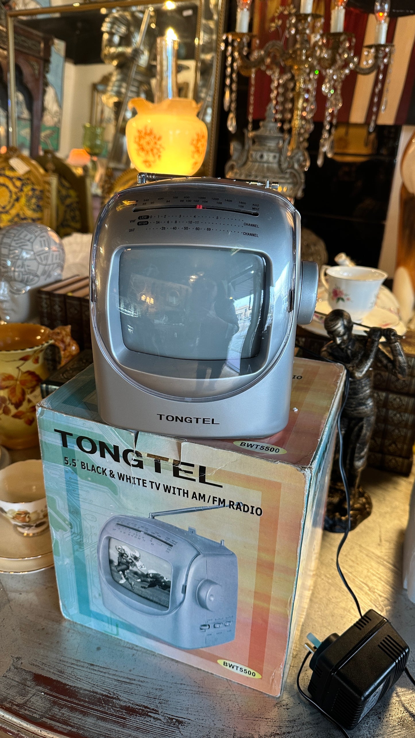 Vintage Tongtel 5 inch black & white TV with an AM/FM radio, Model BWT5500, Tested and working!