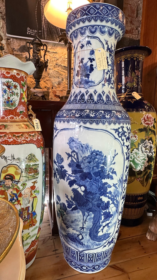 Very large ceramic blue and white oriental vase (H 130 cm)