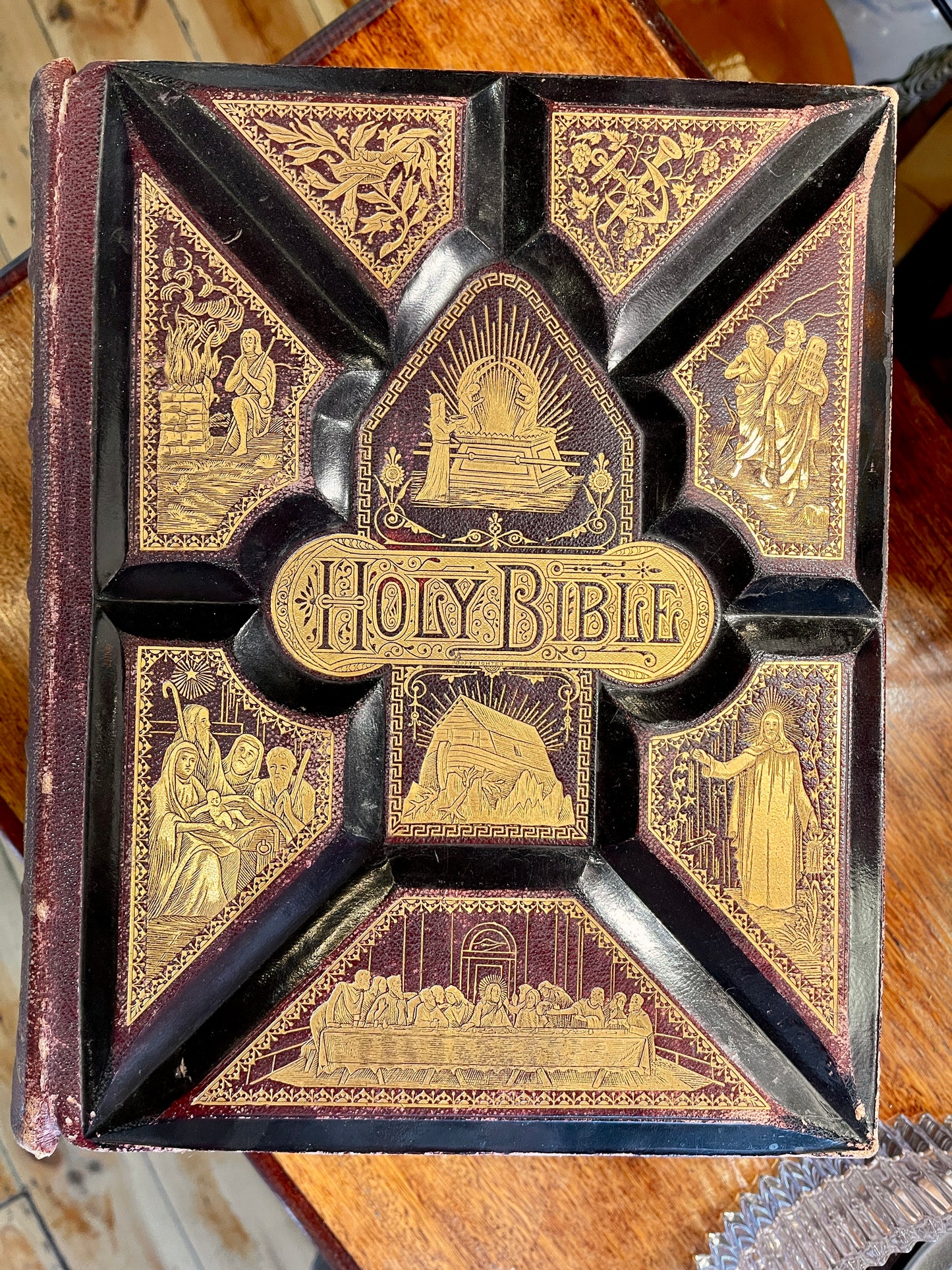 Victorian Antique Family Bible – Pronouncing Parallel Edition with Over 2000 Stunning Illustrations, Circa 1890s