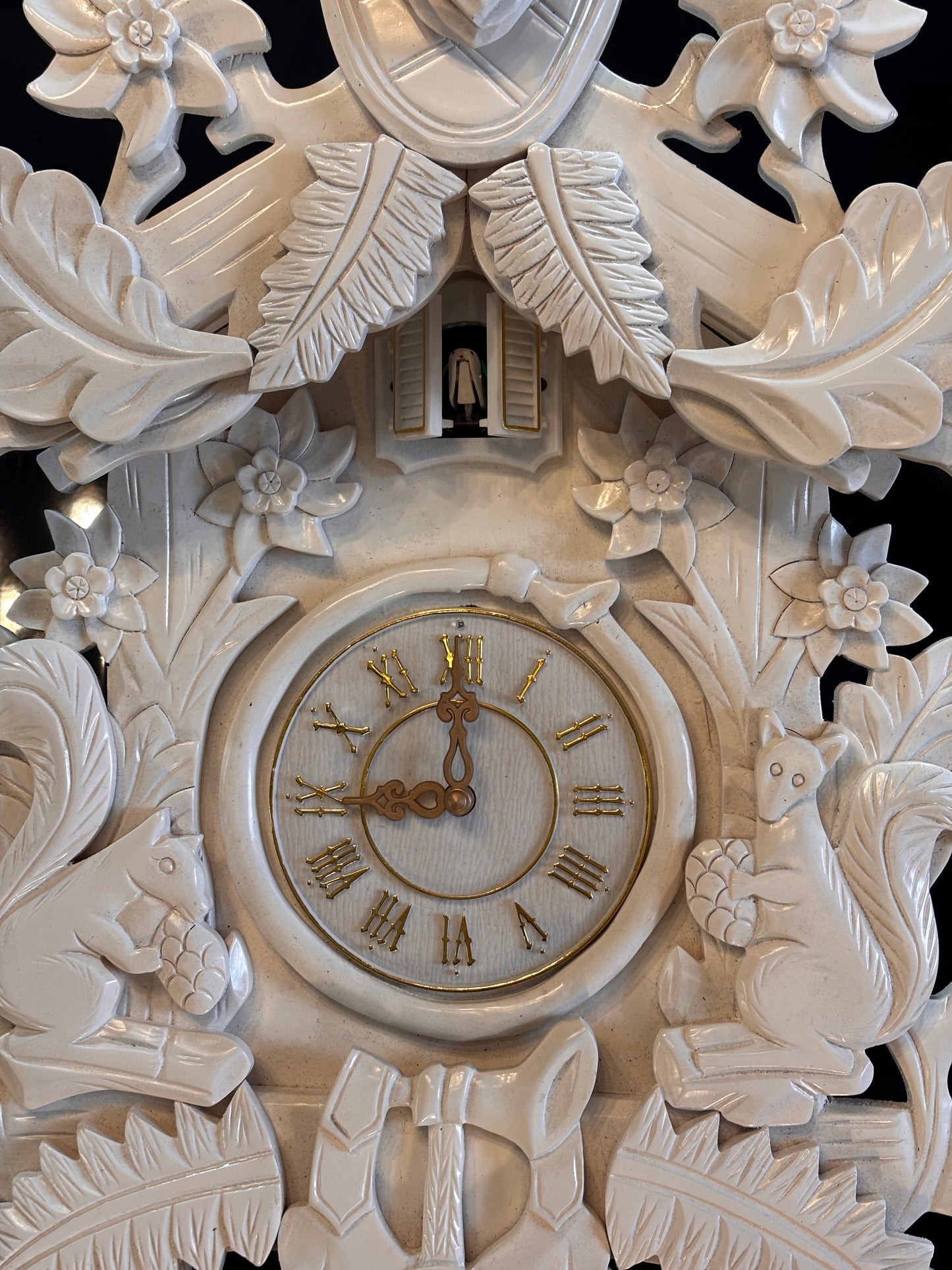 Large Modern Vintage White Stag Cuckoo Clock – Hand-Carved Chalet Style Wall Clock (approx 90 cm)