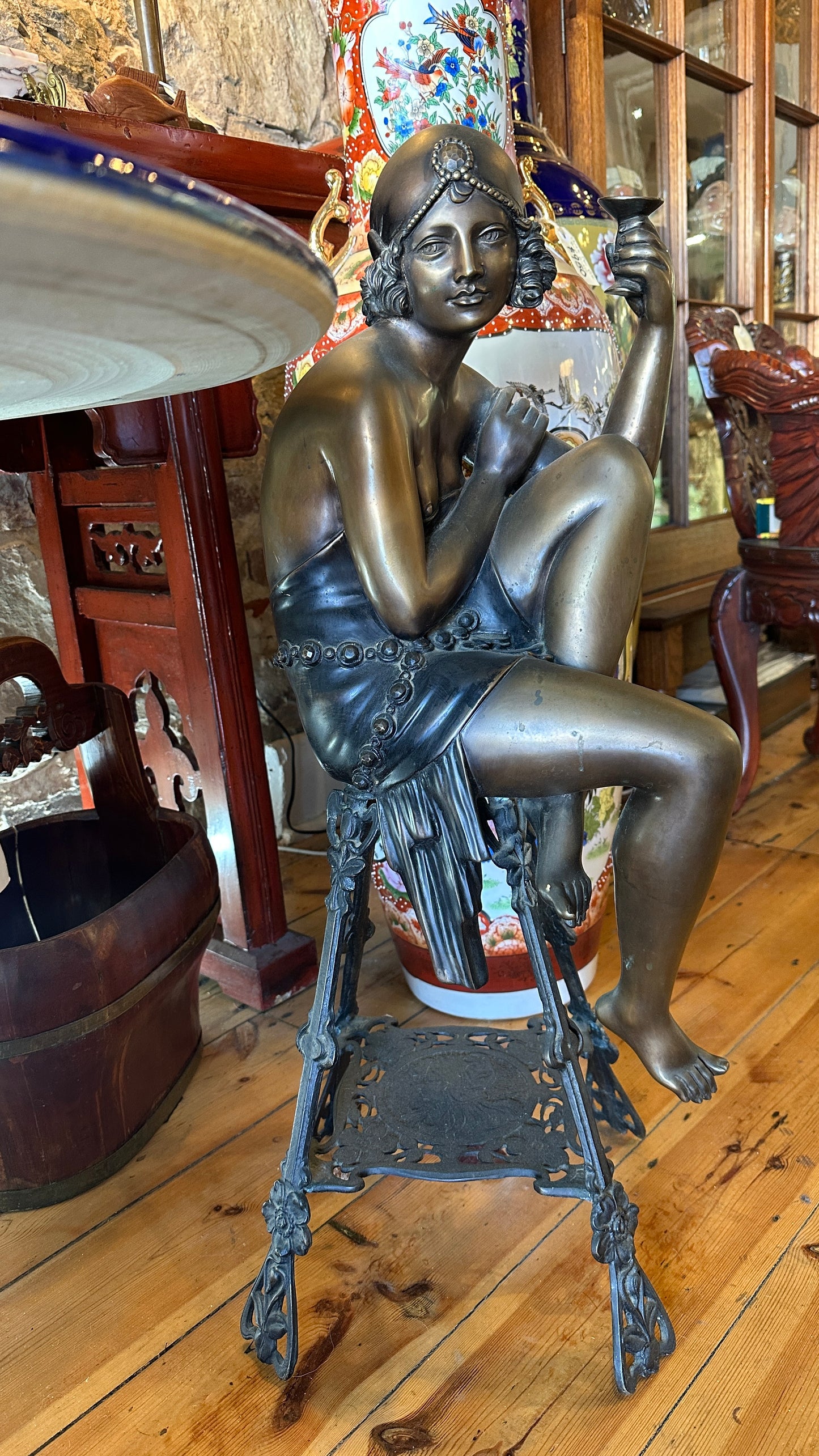 Bronze Art Deco - lady seated on stool, after Ferdinando de Luca (Italy) signed to rear