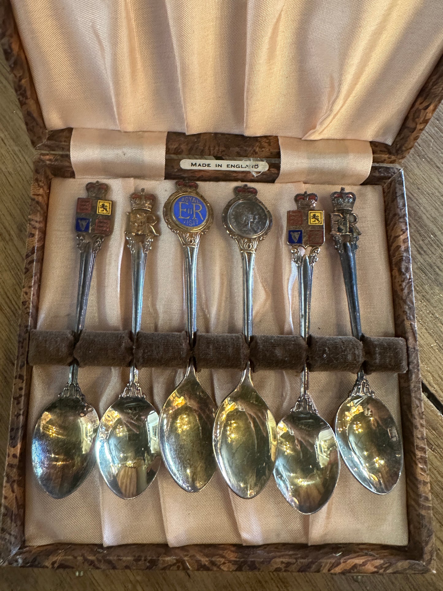 Vintage Set of 6 Silver EPNS Collector Teaspoons in Case