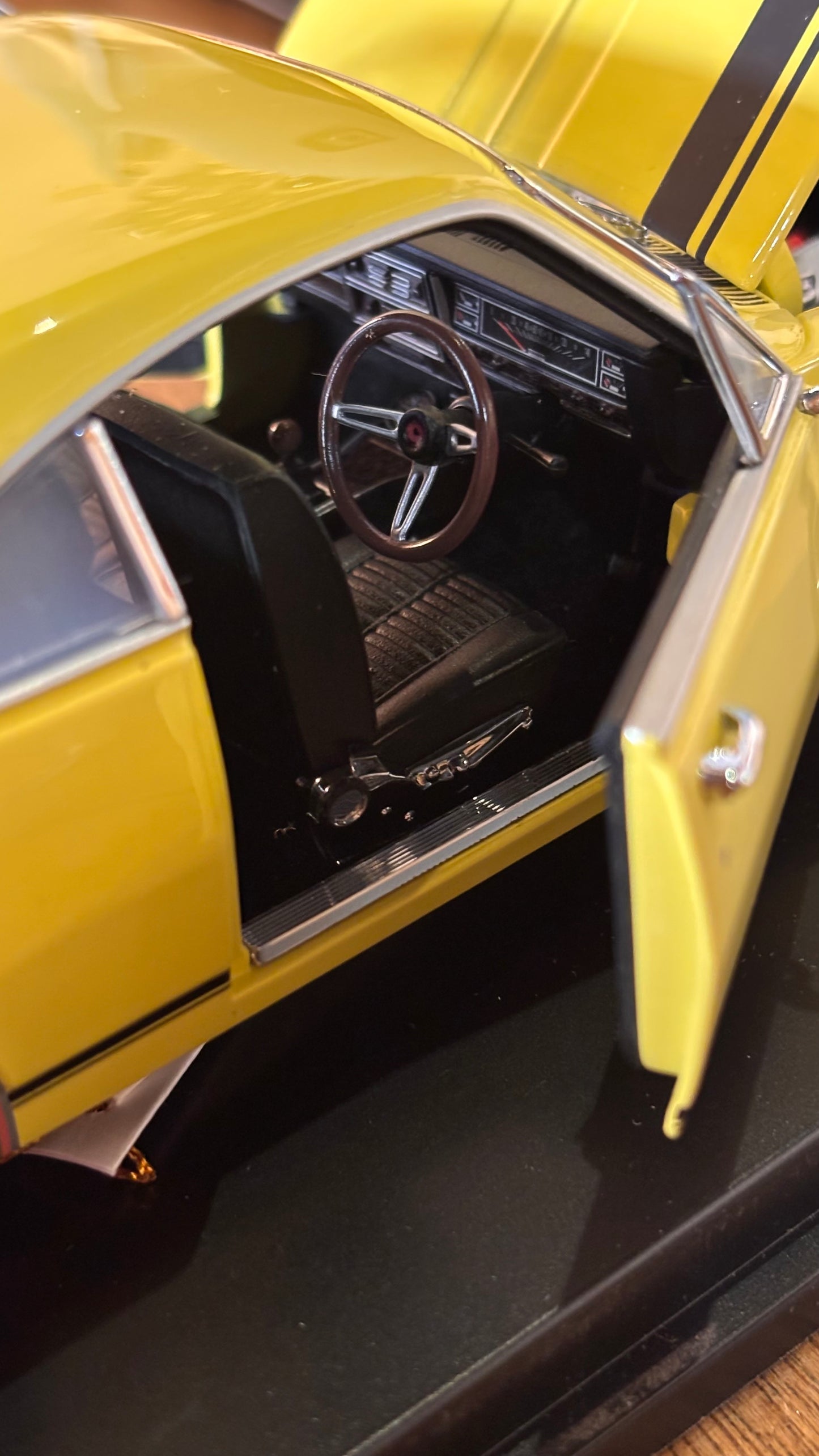 Holden Monaro GTS 327 Die-Cast Model – 1:24 Scale