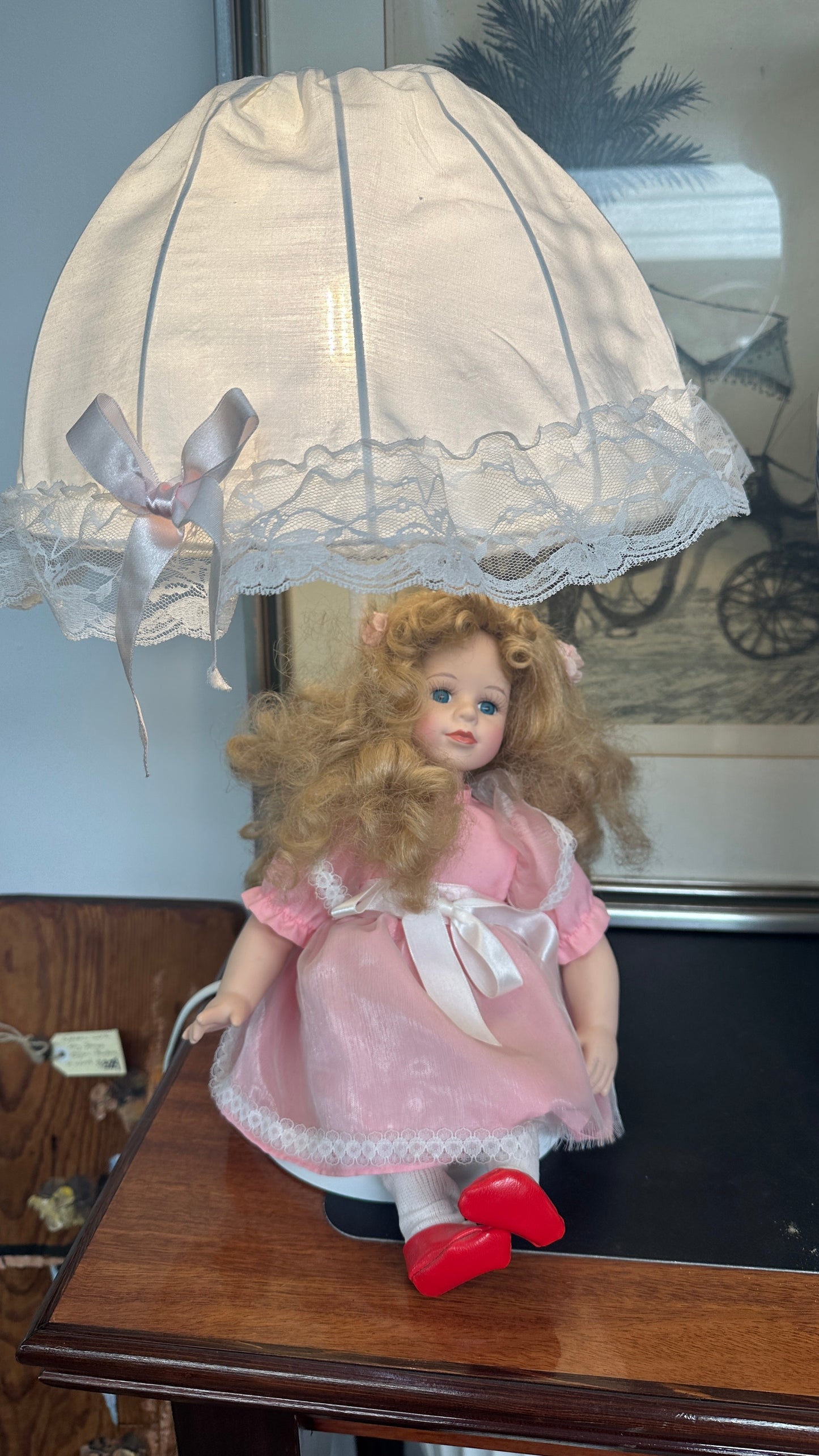 Vintage porcelain doll accent lamp