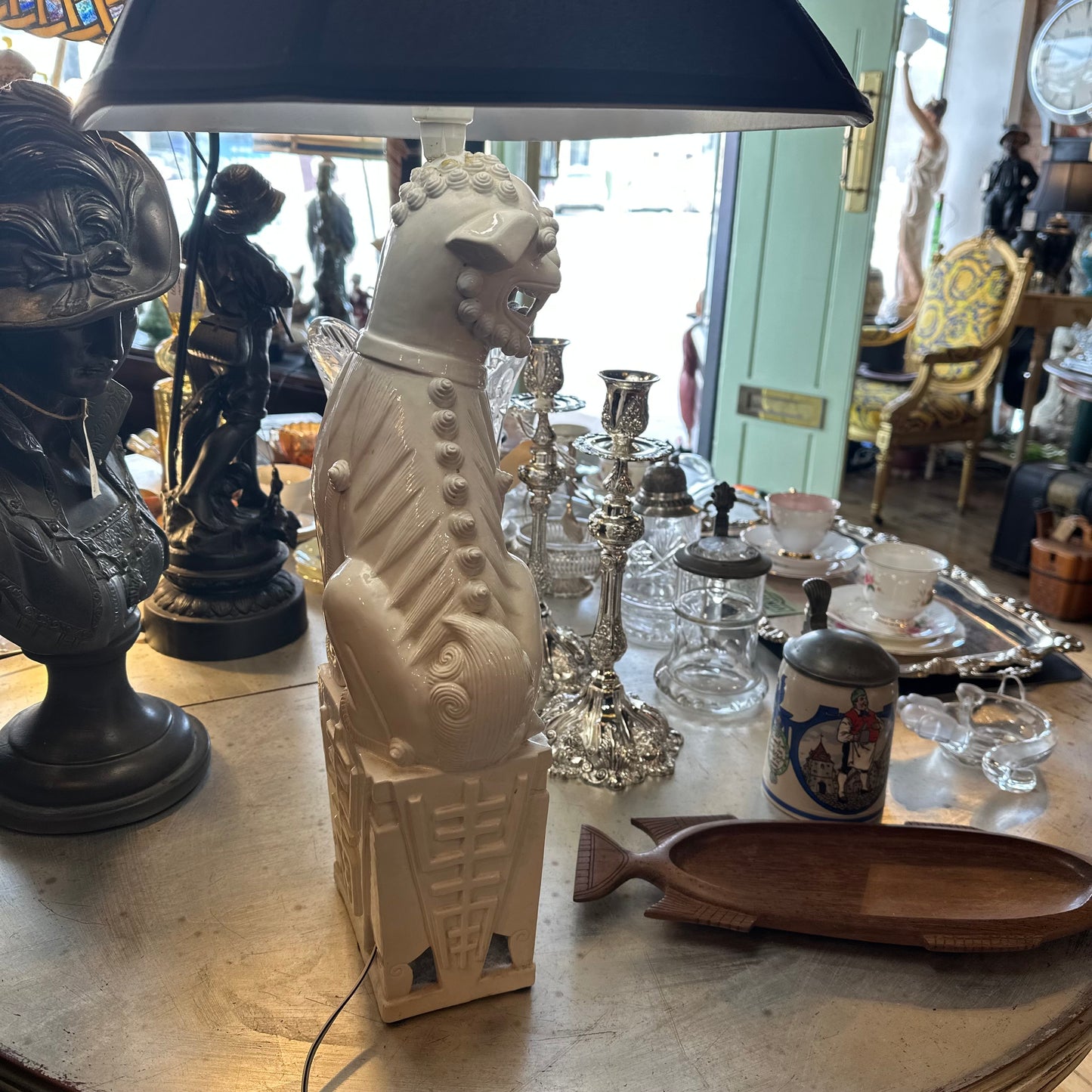 White Glazed Ceramic Foo Dog Lamp