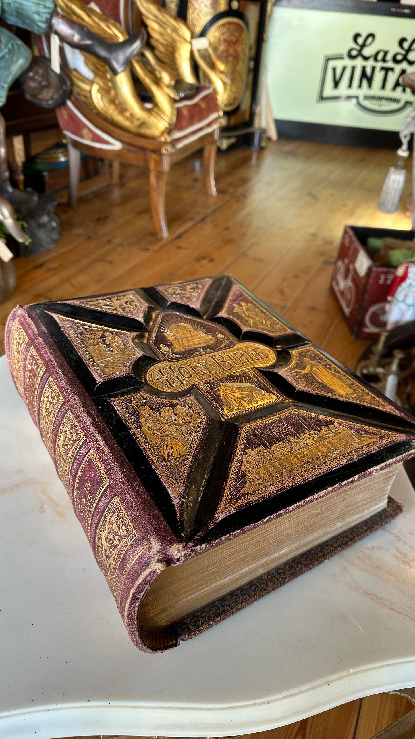 Pronouncing Parallel Bible, 1890s with over 2000 illustrations (some in colour) with indented leather binding