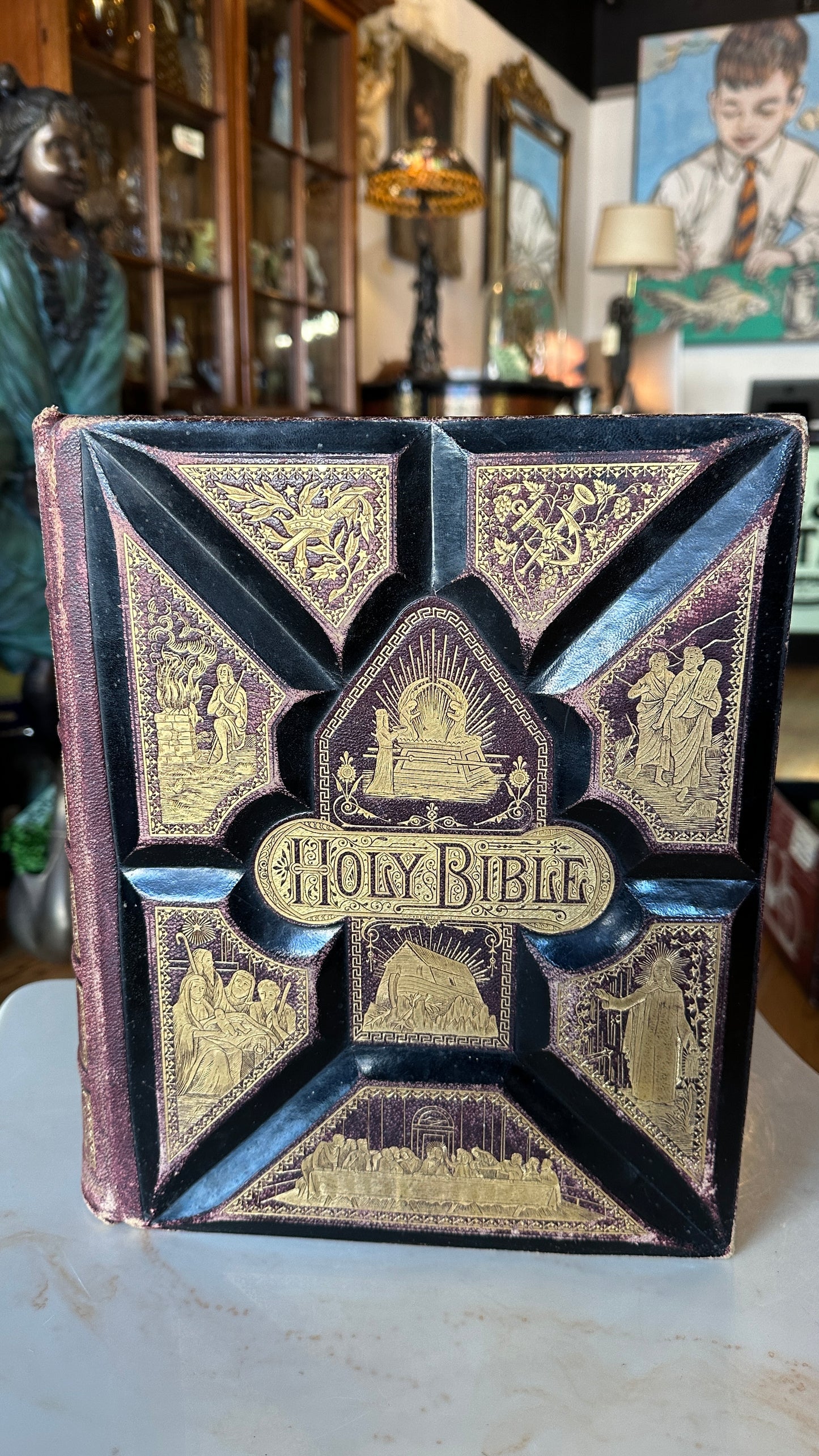Pronouncing Parallel Bible, 1890s with over 2000 illustrations (some in colour) with indented leather binding