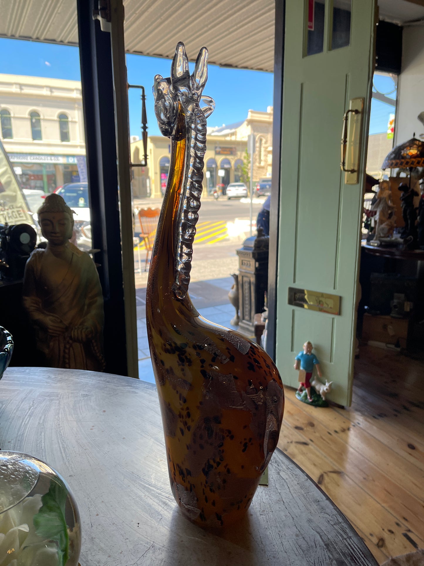 Hand-Blown Glass Giraffe Sculpture – 54cm Tall, Elegant Amber Design