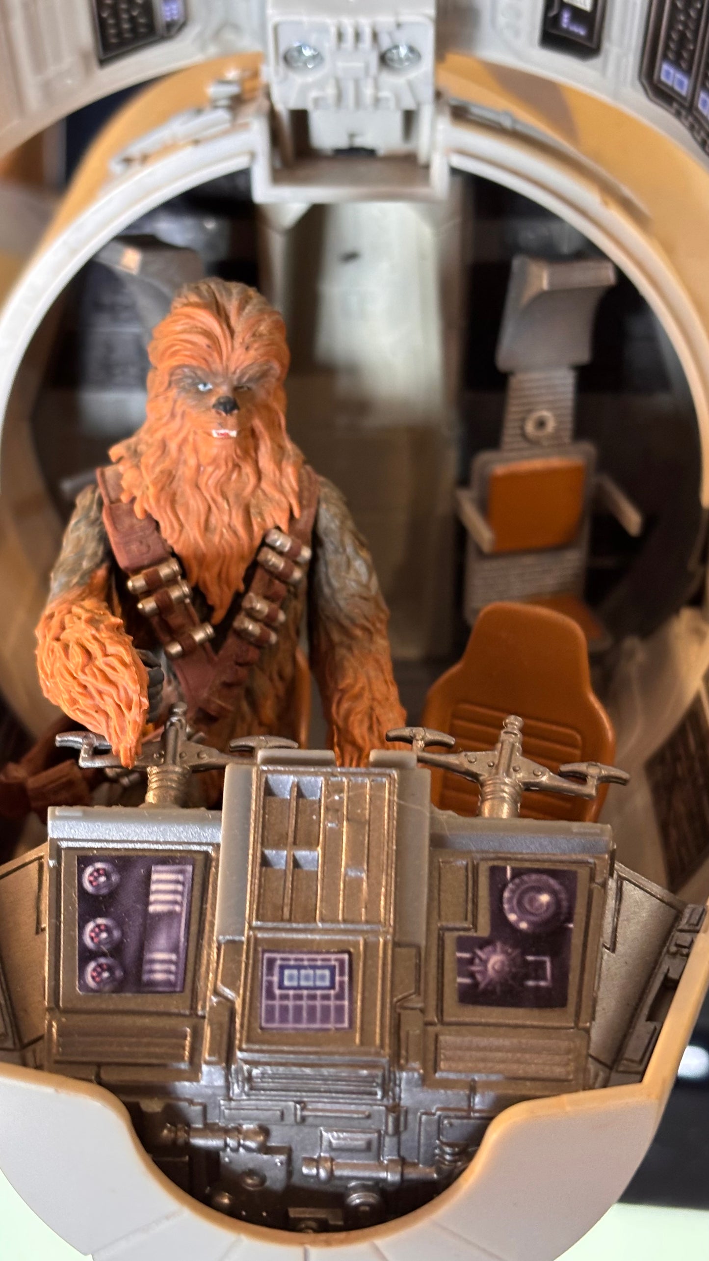 Star Wars Legacy Collection Millennium Falcon 2008 – 80cm “Big Millennium Falcon” with Han Solo & Chewbacca