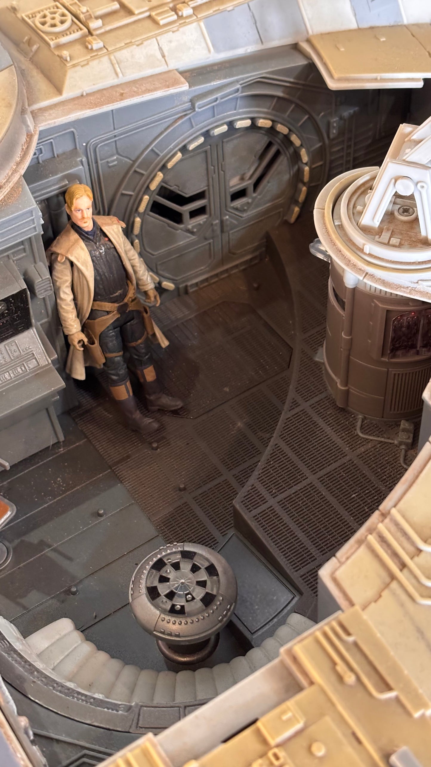 Star Wars Legacy Collection Millennium Falcon 2008 – 80cm “Big Millennium Falcon” with Han Solo & Chewbacca