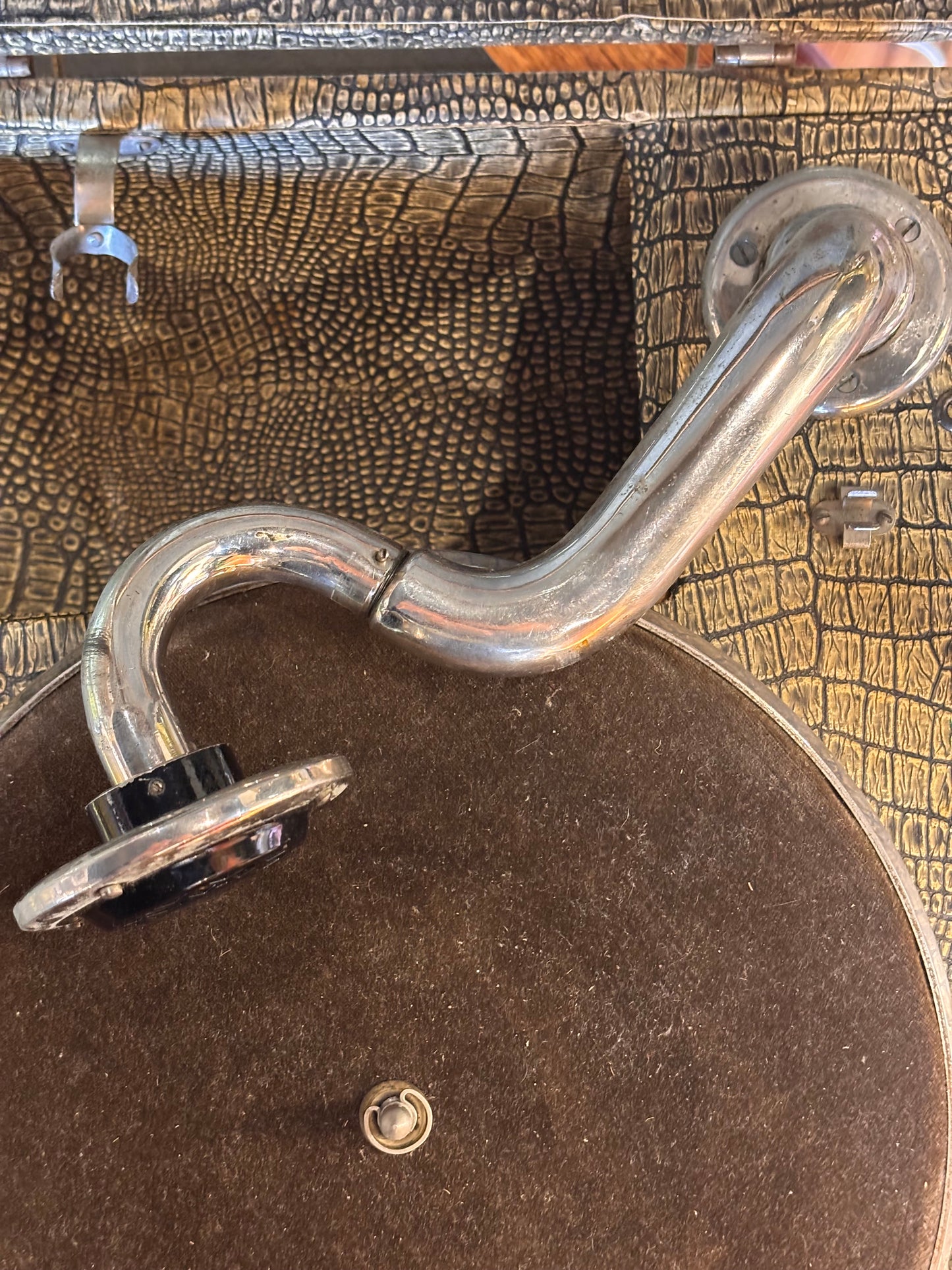 Vintage Goldring Portable Gramophone – 1930s Crocodile-Case Hand-Crank Phonograph