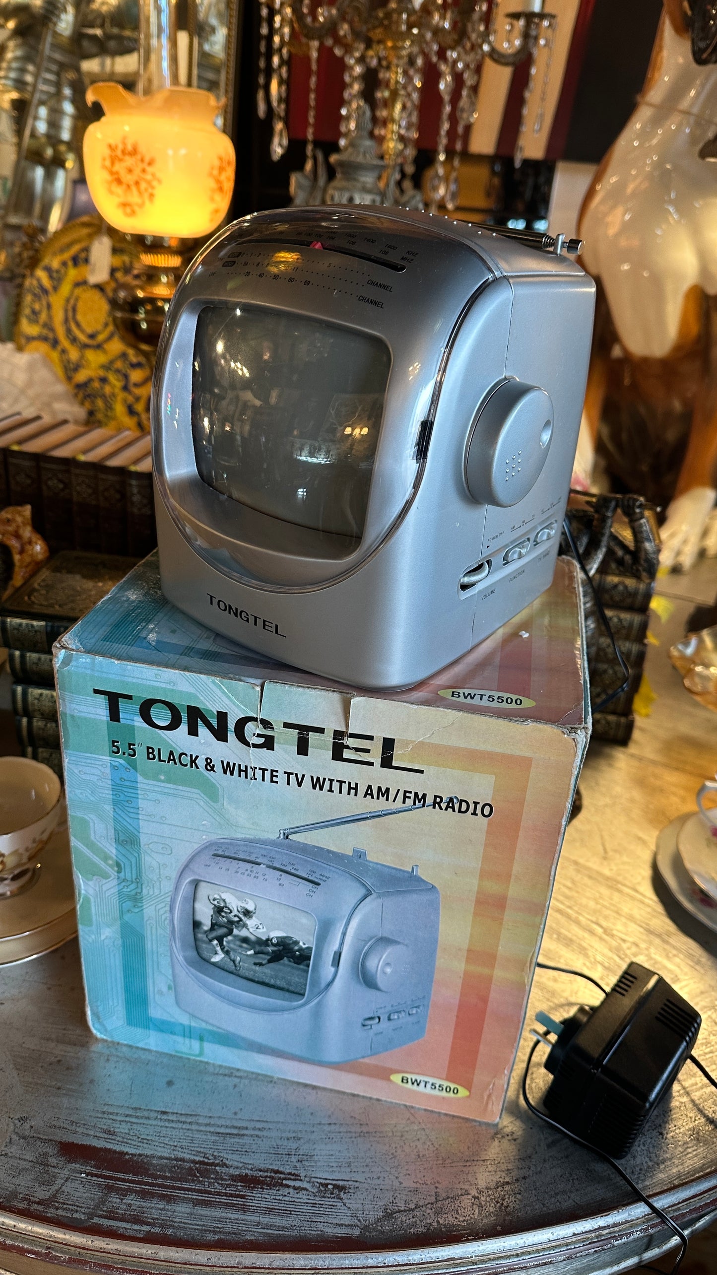 Vintage Tongtel 5 inch black & white TV with an AM/FM radio, Model BWT5500, Tested and working!