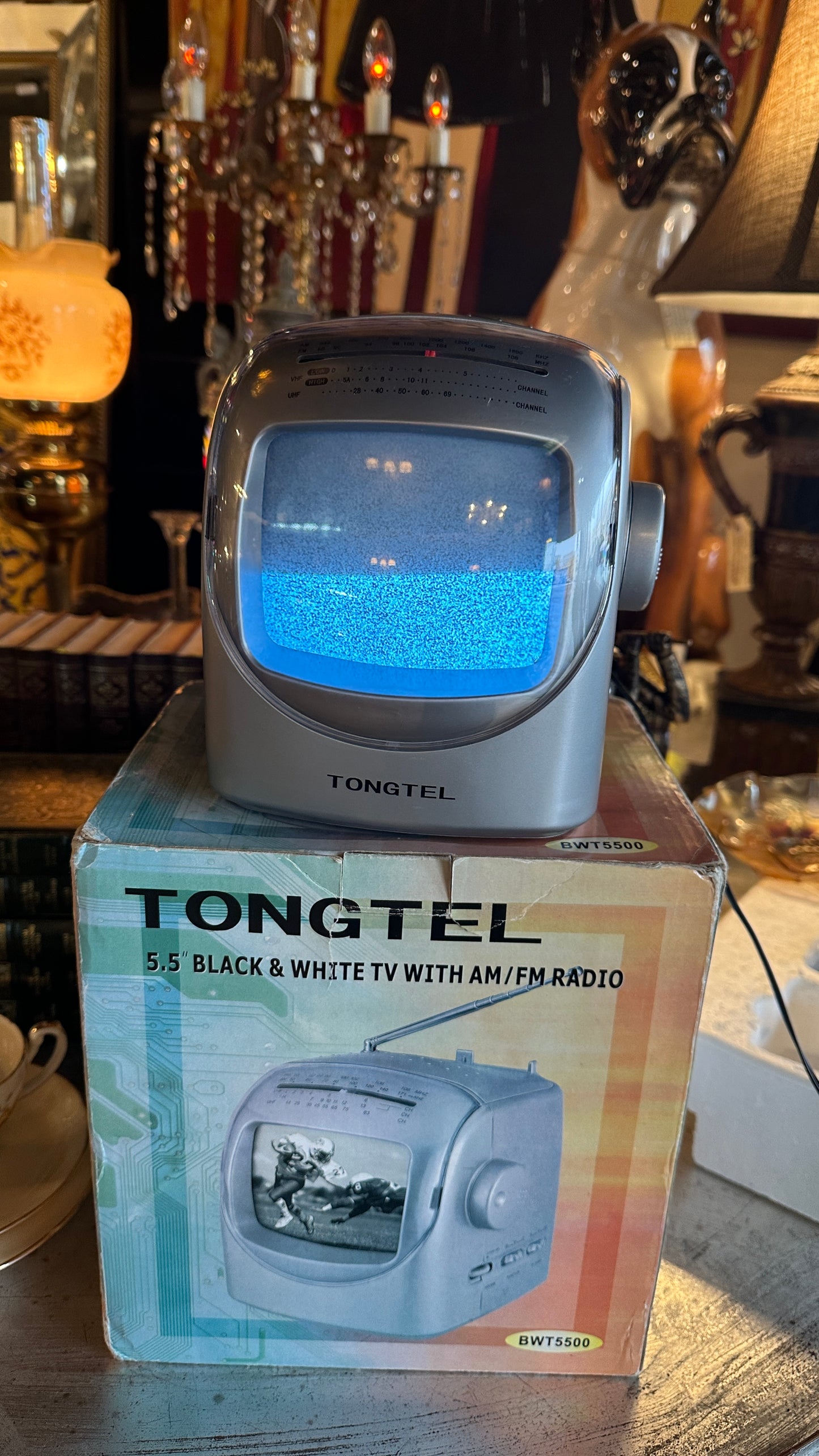 Vintage Tongtel 5 inch black & white TV with an AM/FM radio, Model BWT5500, Tested and working!