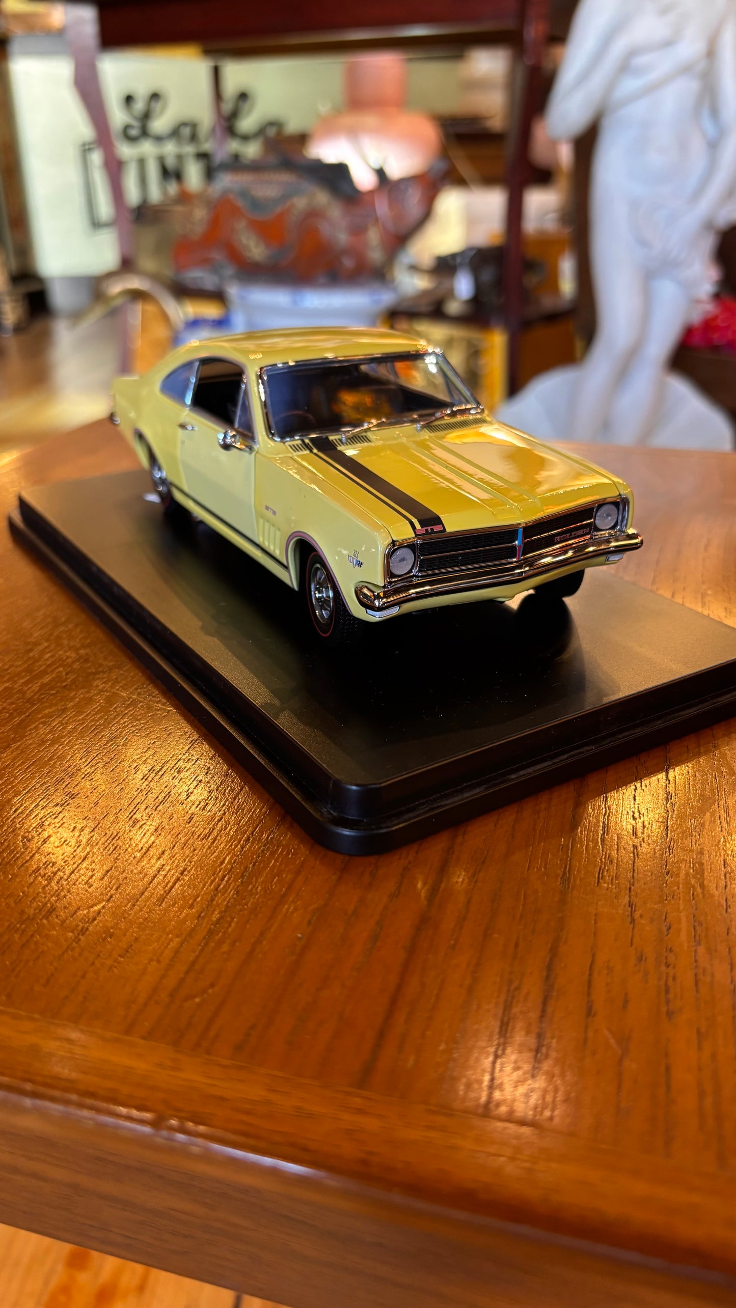 Holden Monaro GTS 327 Die-Cast Model – 1:24 Scale