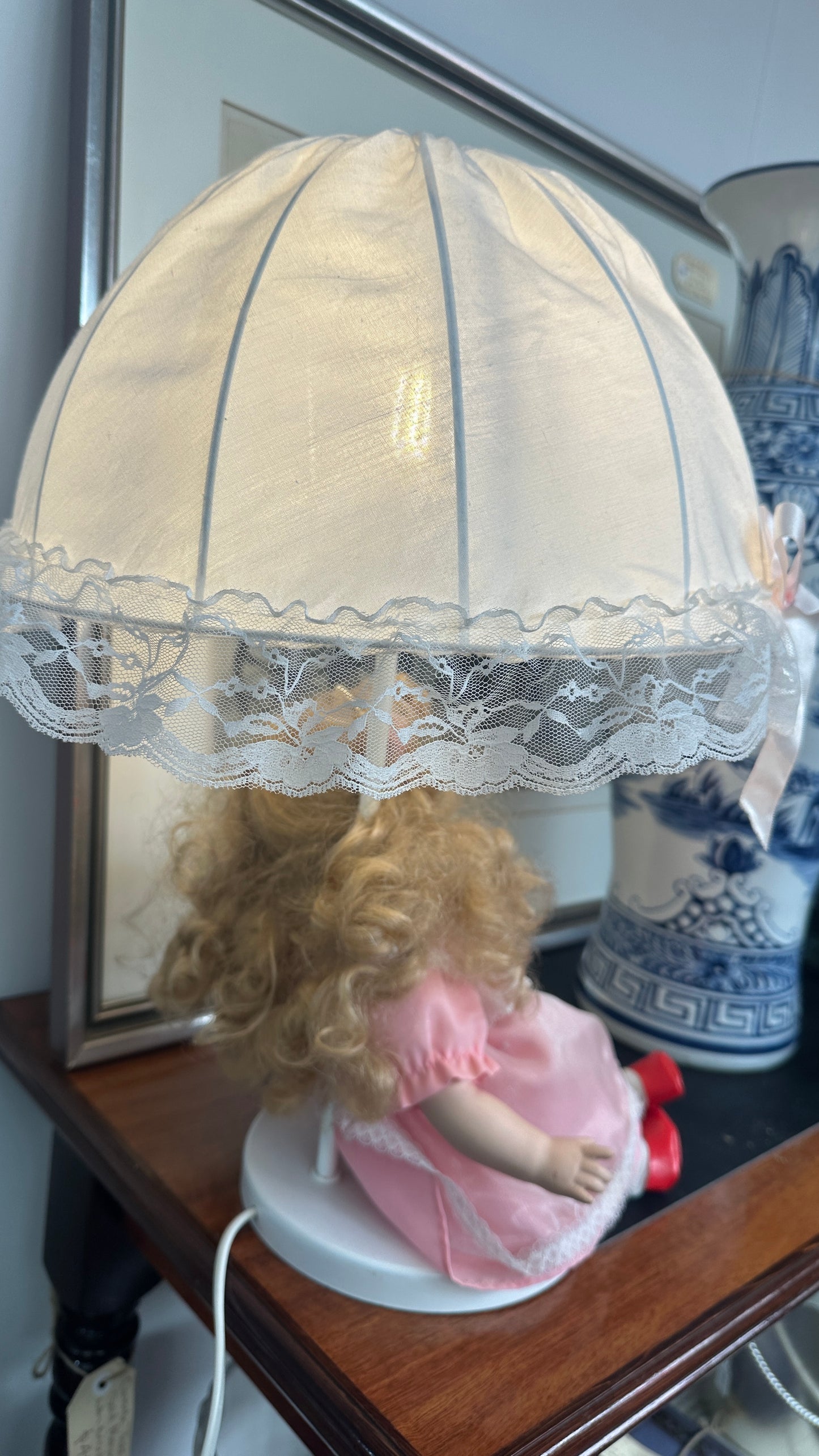 Vintage porcelain doll accent lamp