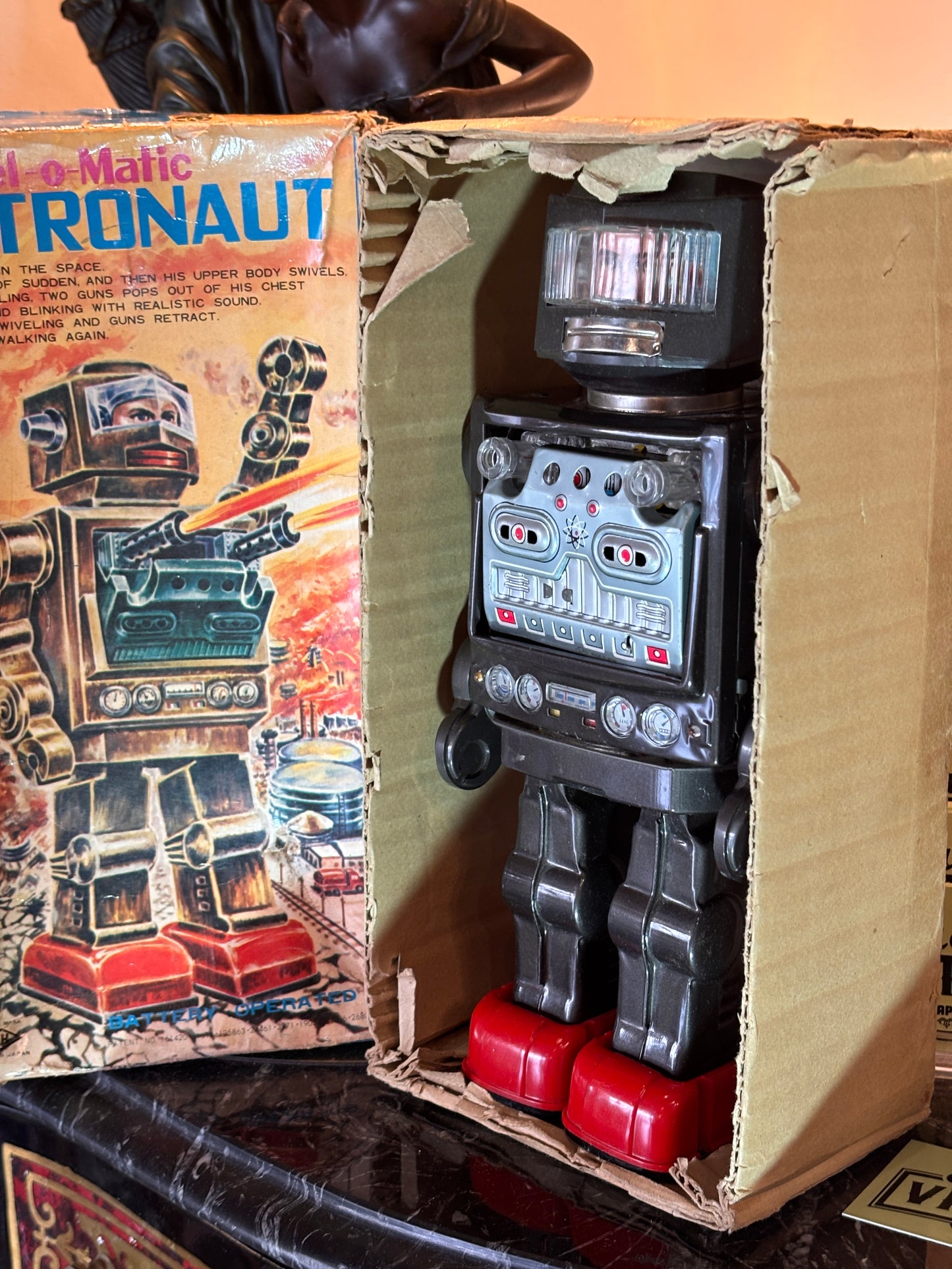 Vintage 1960s Swivel-o-Matic Astronaut Robot – Battery Operated – Made in Japan – Boxed 29cm