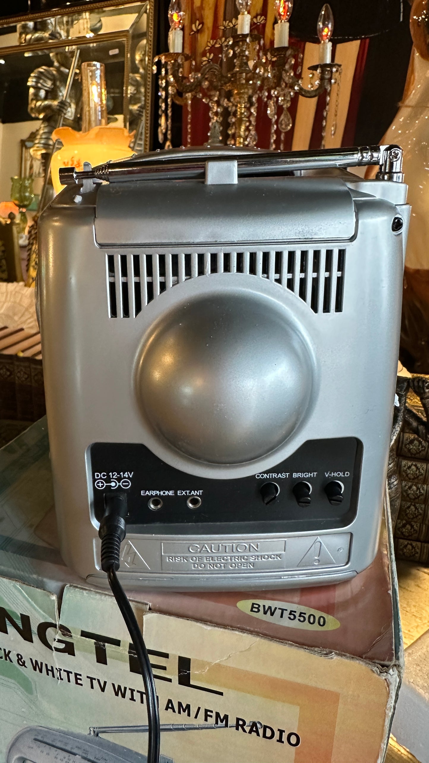 Vintage Tongtel 5 inch black & white TV with an AM/FM radio, Model BWT5500, Tested and working!