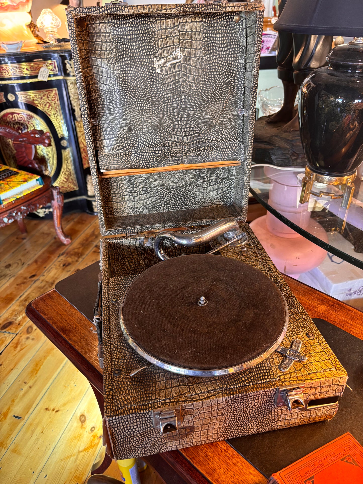 Vintage Goldring Portable Gramophone – 1930s Crocodile-Case Hand-Crank Phonograph
