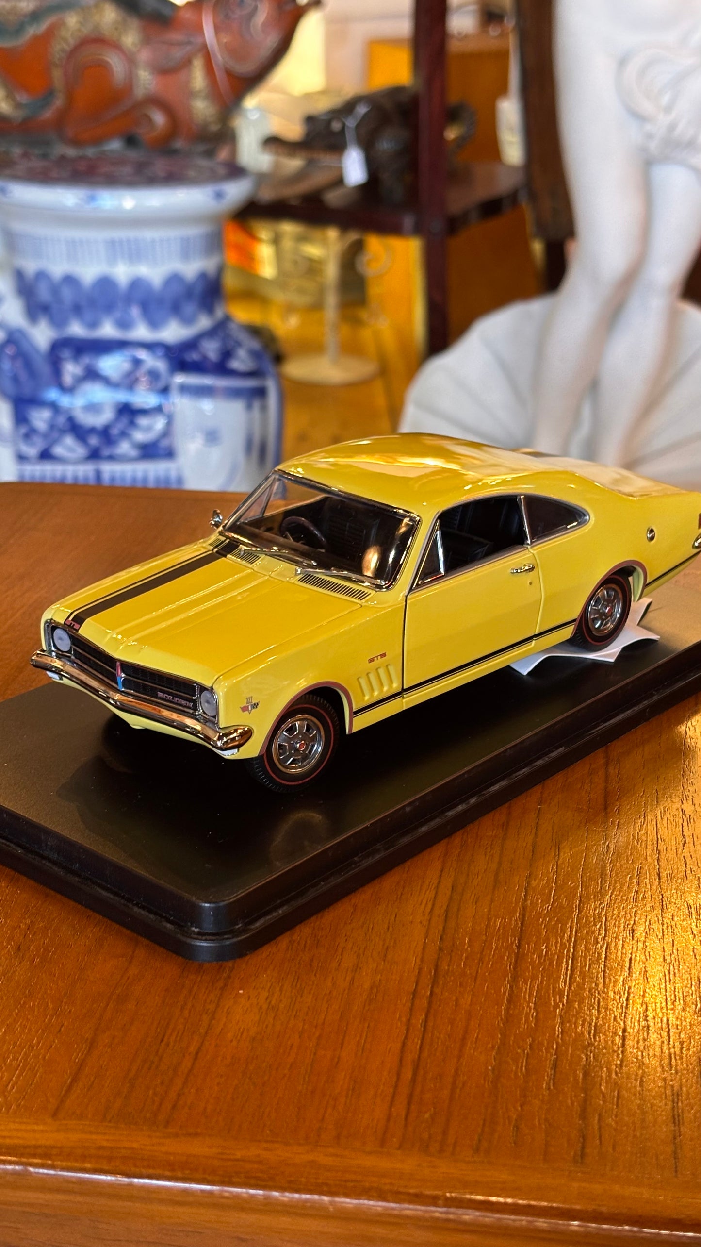 Holden Monaro GTS 327 Die-Cast Model – 1:24 Scale