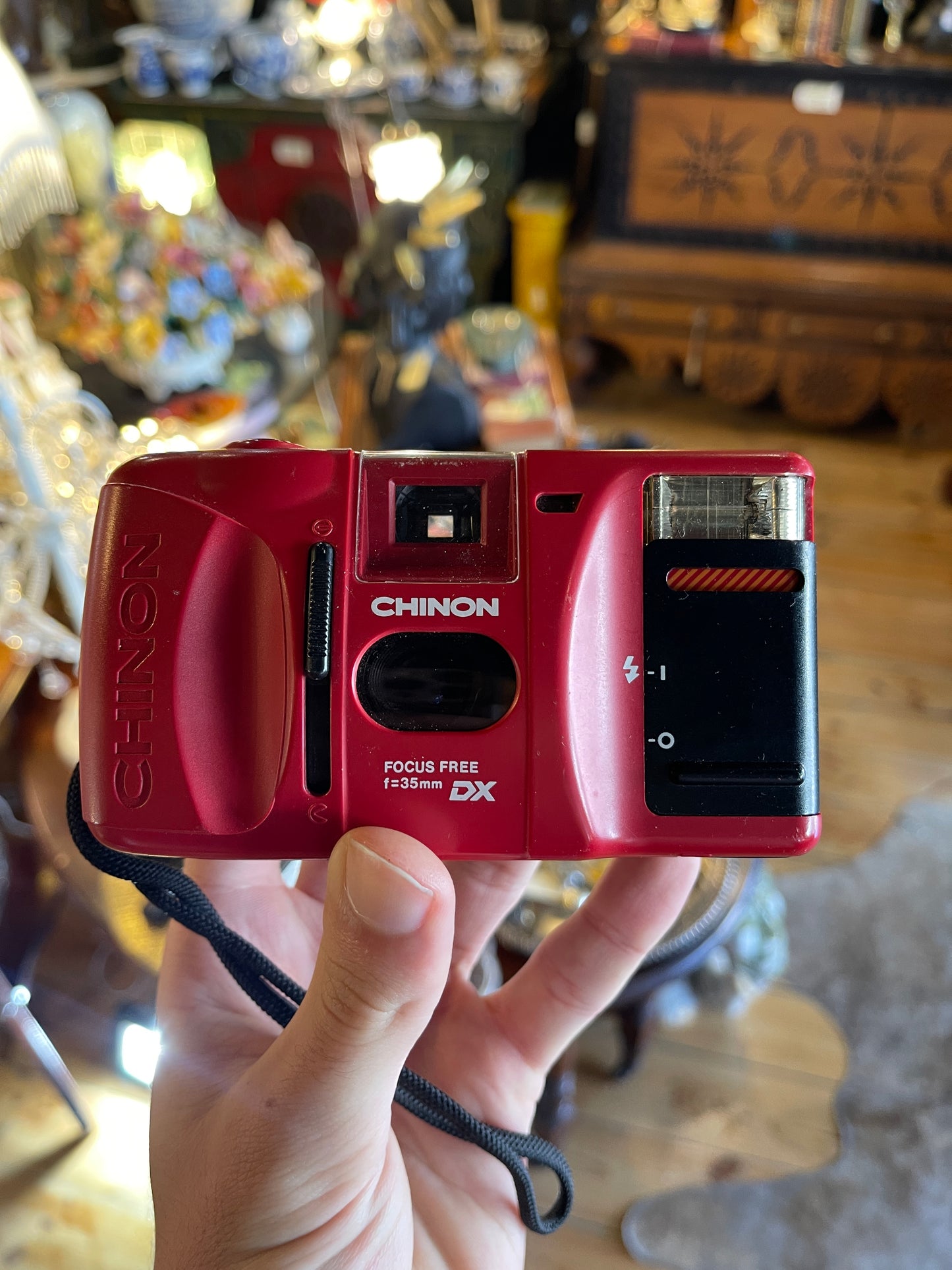 Rare Chinon Red 35mm Focus-Free DX Film Camera – Retro Point-and-Shoot