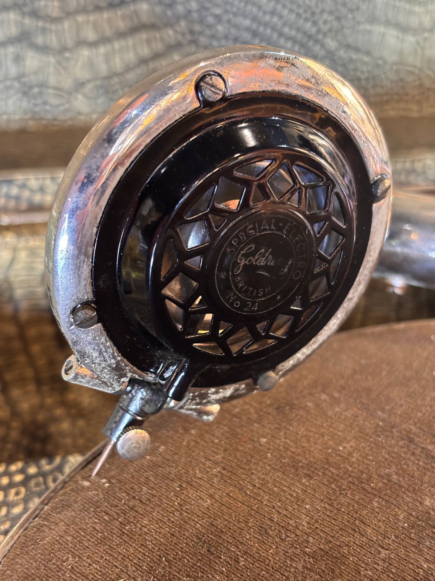 Vintage Goldring Portable Gramophone – 1930s Crocodile-Case Hand-Crank Phonograph