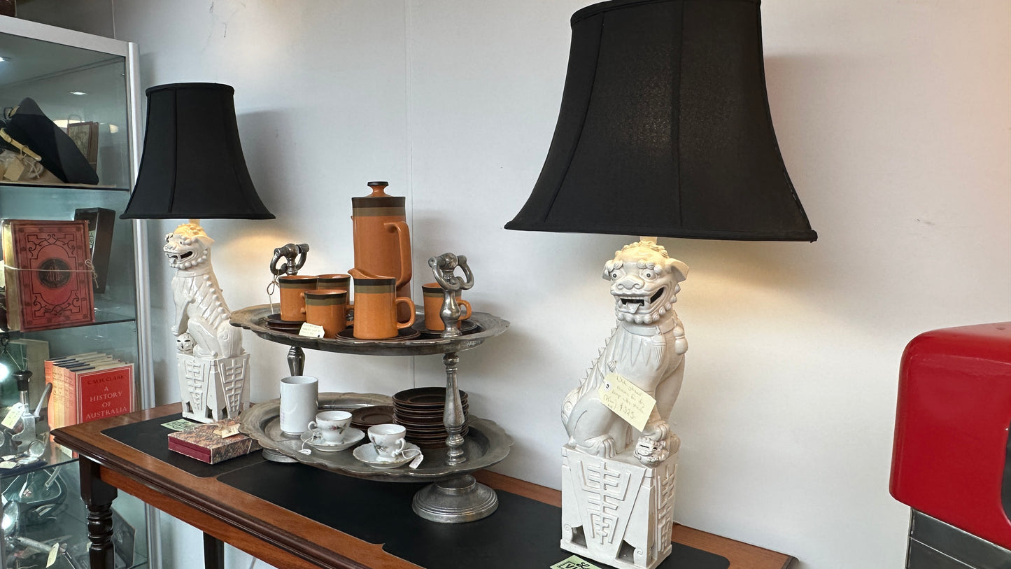 White Glazed Ceramic Foo Dog Lamp