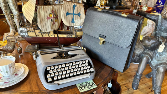 Vintage Typewriter, Royal Royalite (Circa mid-1950s to early 1960s)