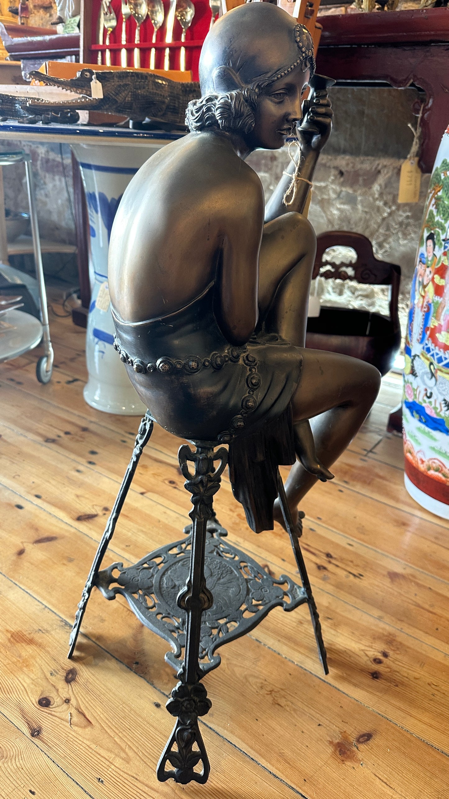 Bronze Art Deco - lady seated on stool, after Ferdinando de Luca (Italy) signed to rear