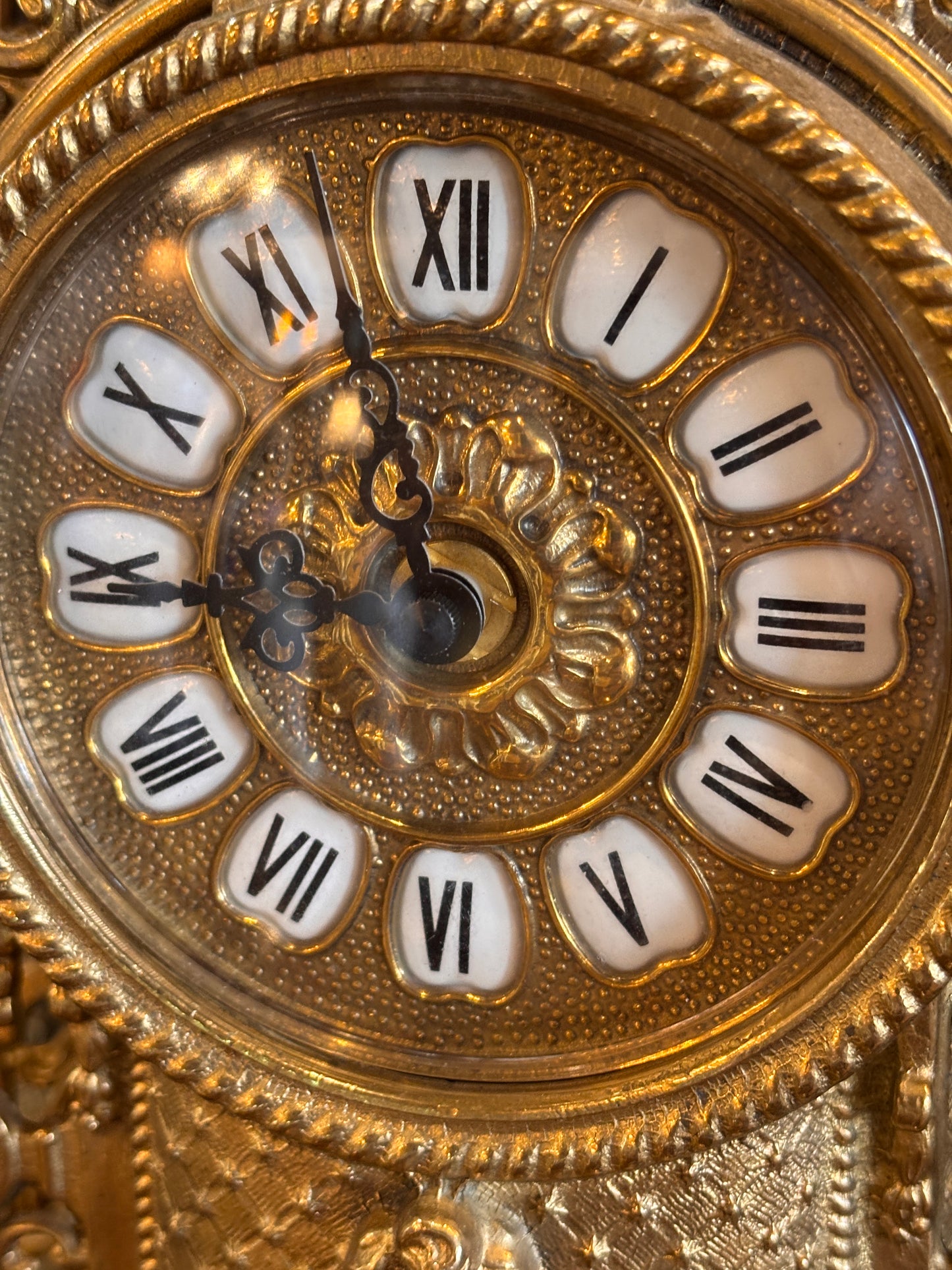 Ornate Brass Mantel Clock with Matching Candelabras – Baroque Style Quartz Clock Set – 41 cm