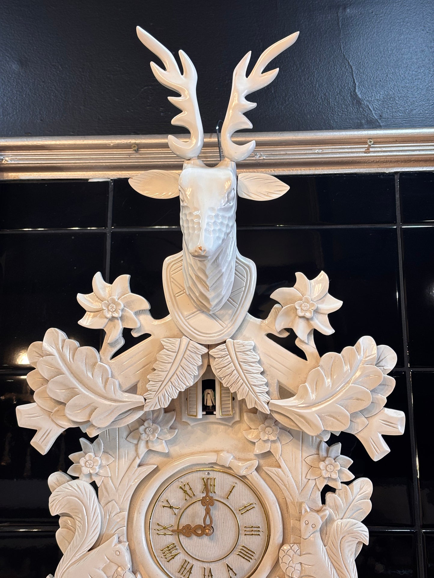 Large Modern Vintage White Stag Cuckoo Clock – Hand-Carved Chalet Style Wall Clock (approx 90 cm)