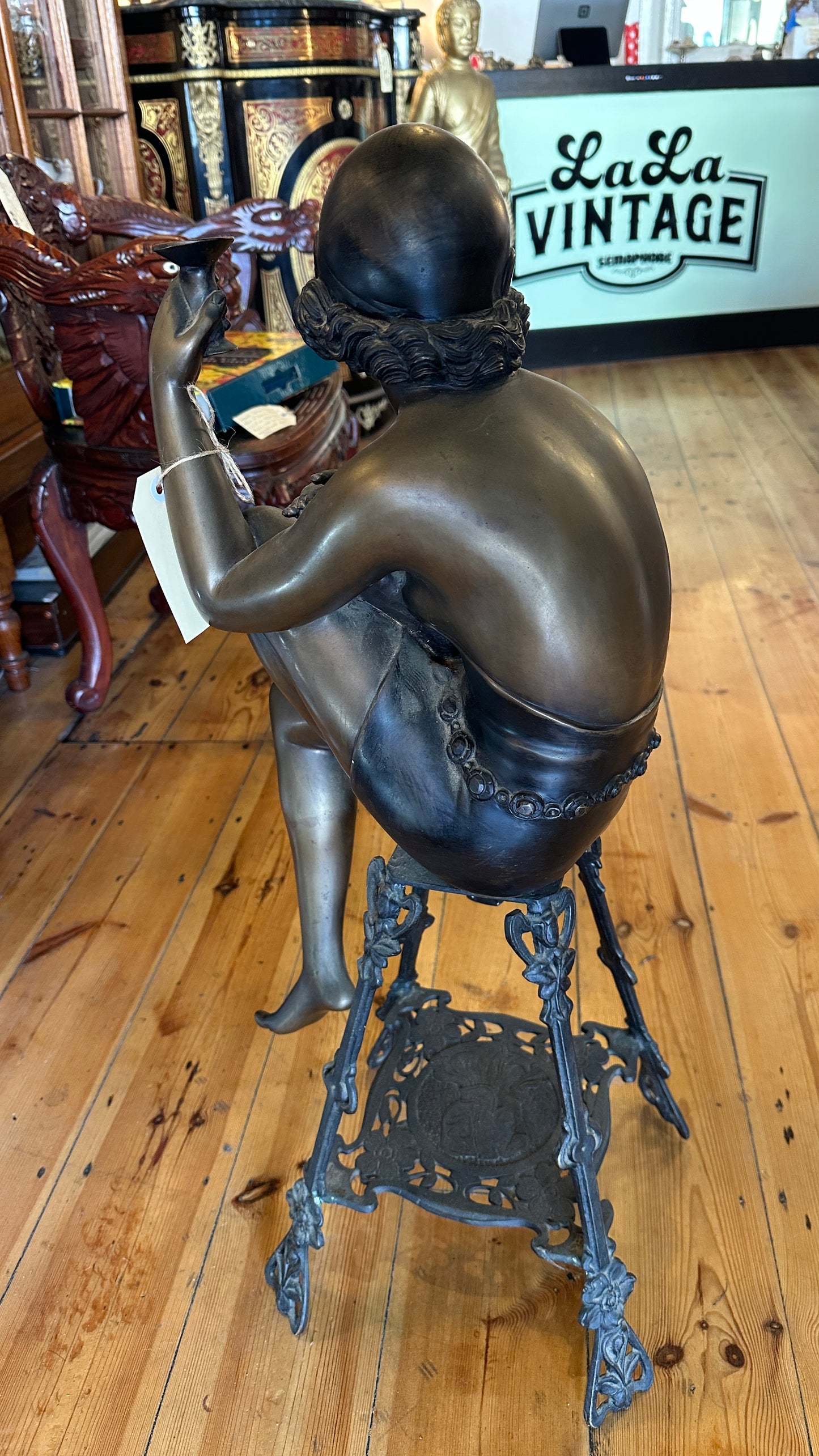 Bronze Art Deco - lady seated on stool, after Ferdinando de Luca (Italy) signed to rear