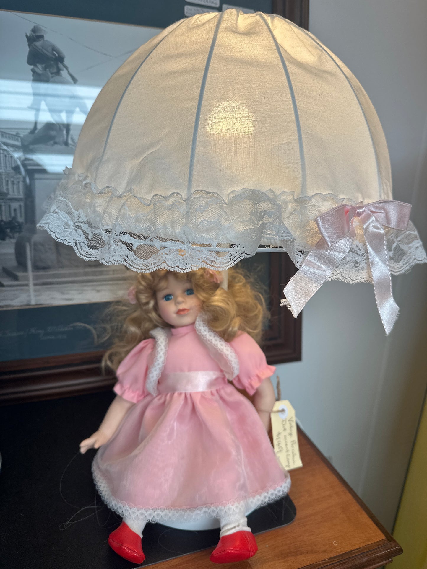 Vintage porcelain doll accent lamp