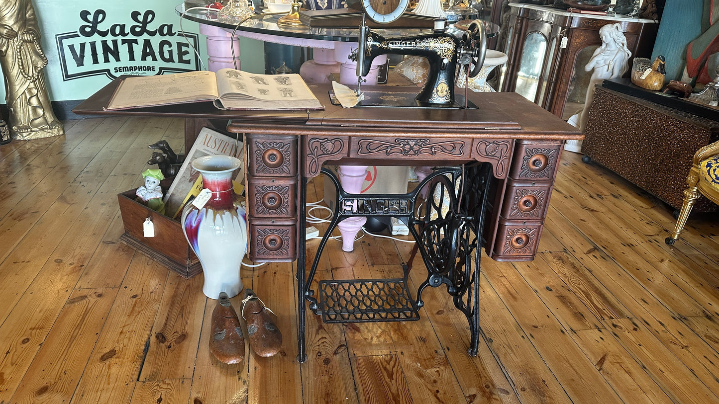 Antique 1906 Singer Treadle Sewing Machine Cabinet | 6-Drawer Embossed Oak Parlour Table in Fully Serviced Working Condition!