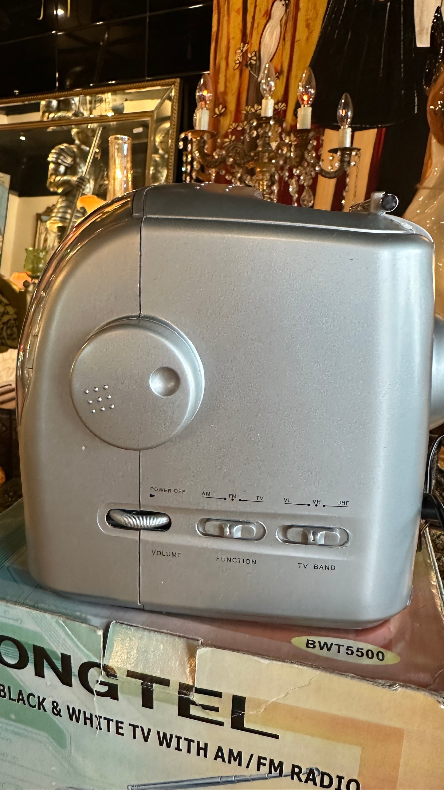 Vintage Tongtel 5 inch black & white TV with an AM/FM radio, Model BWT5500, Tested and working!