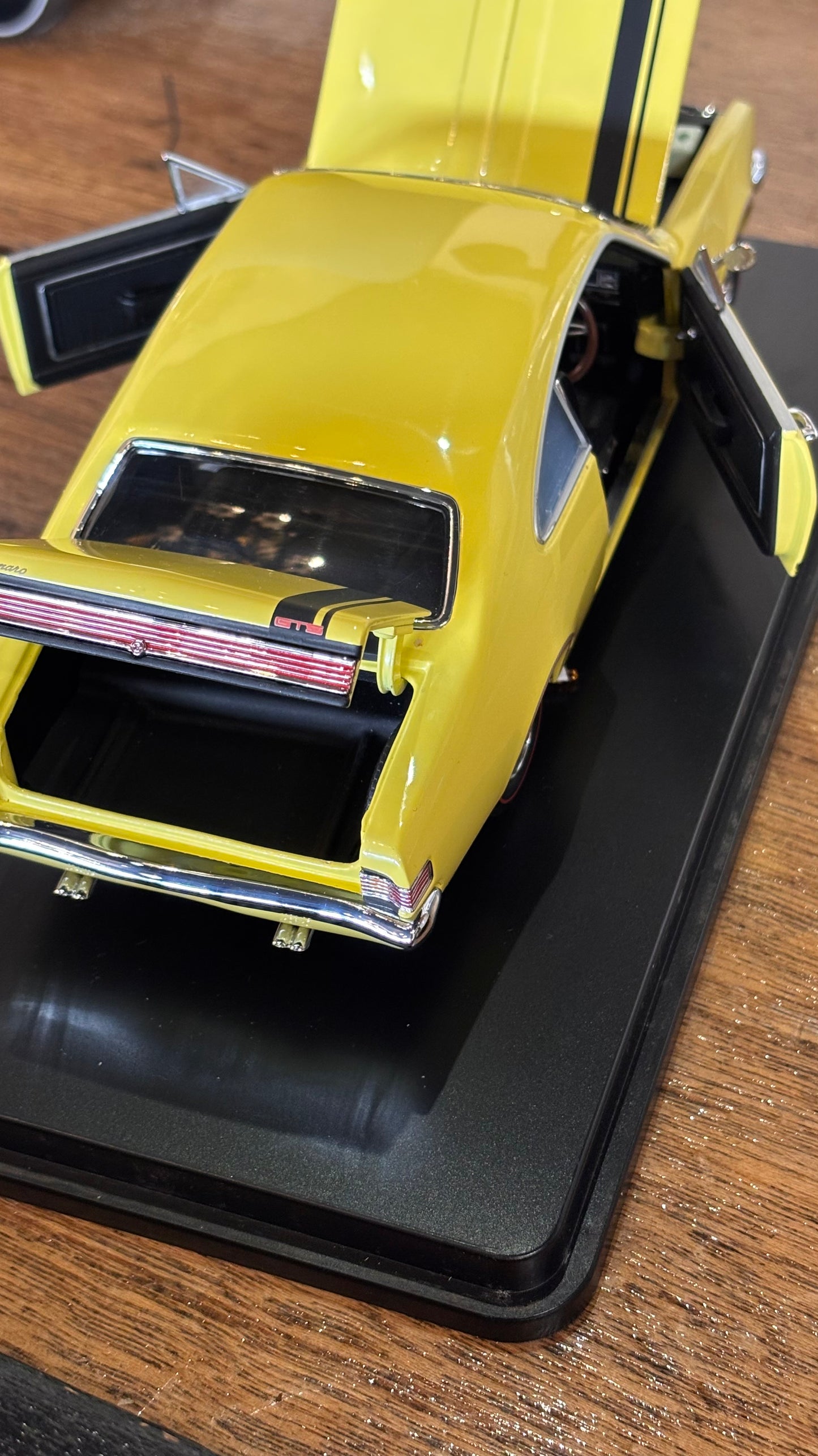 Holden Monaro GTS 327 Die-Cast Model – 1:24 Scale